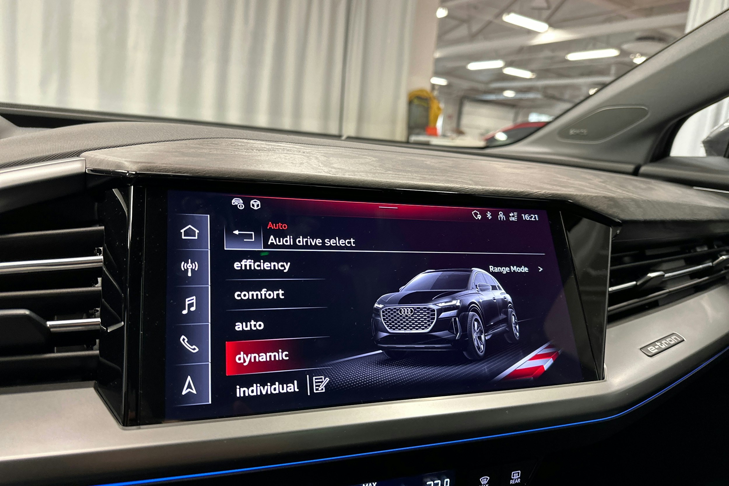 harmaa Audi Q4 e-tron 2024 kuva 22.