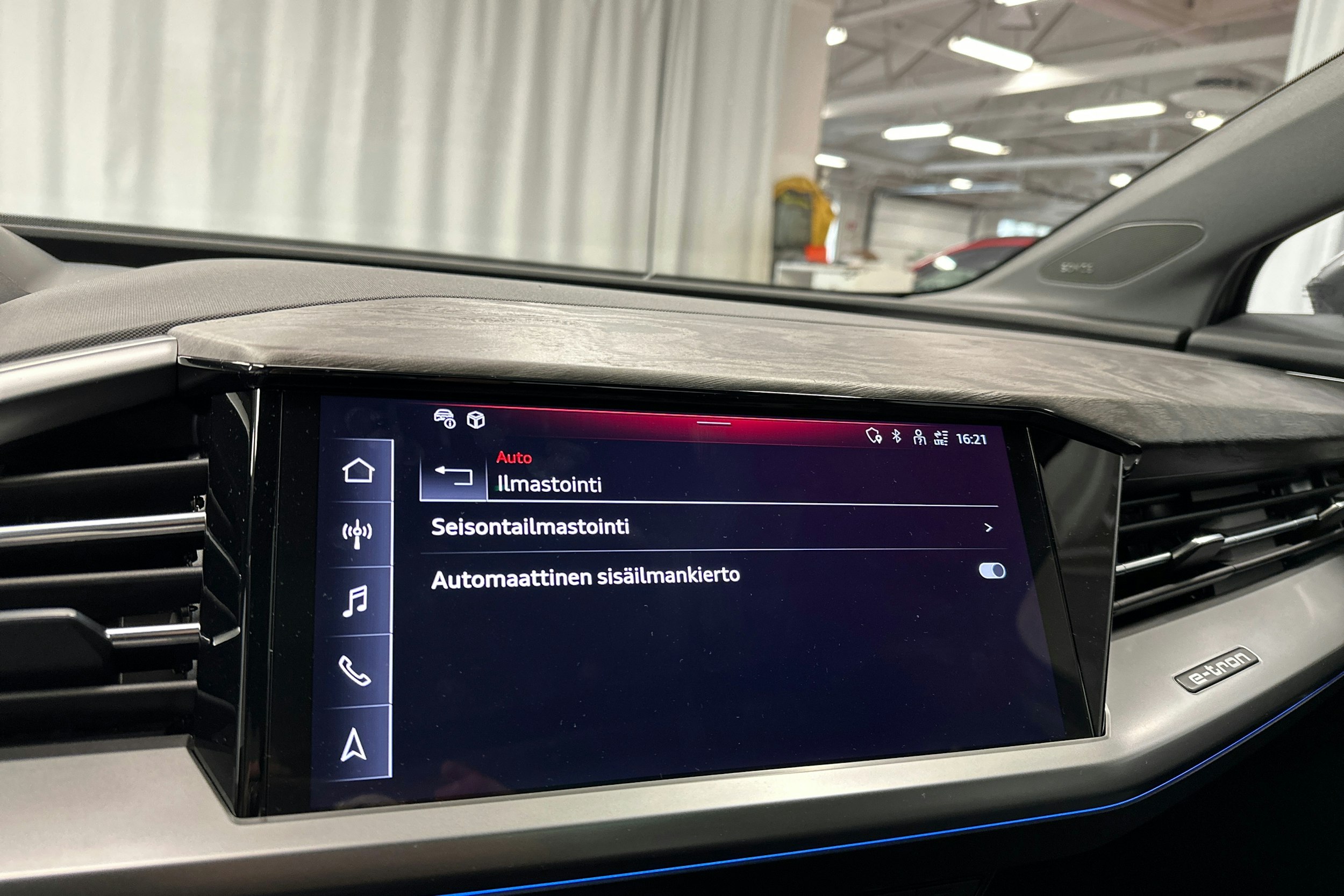harmaa Audi Q4 e-tron 2024 kuva 23.