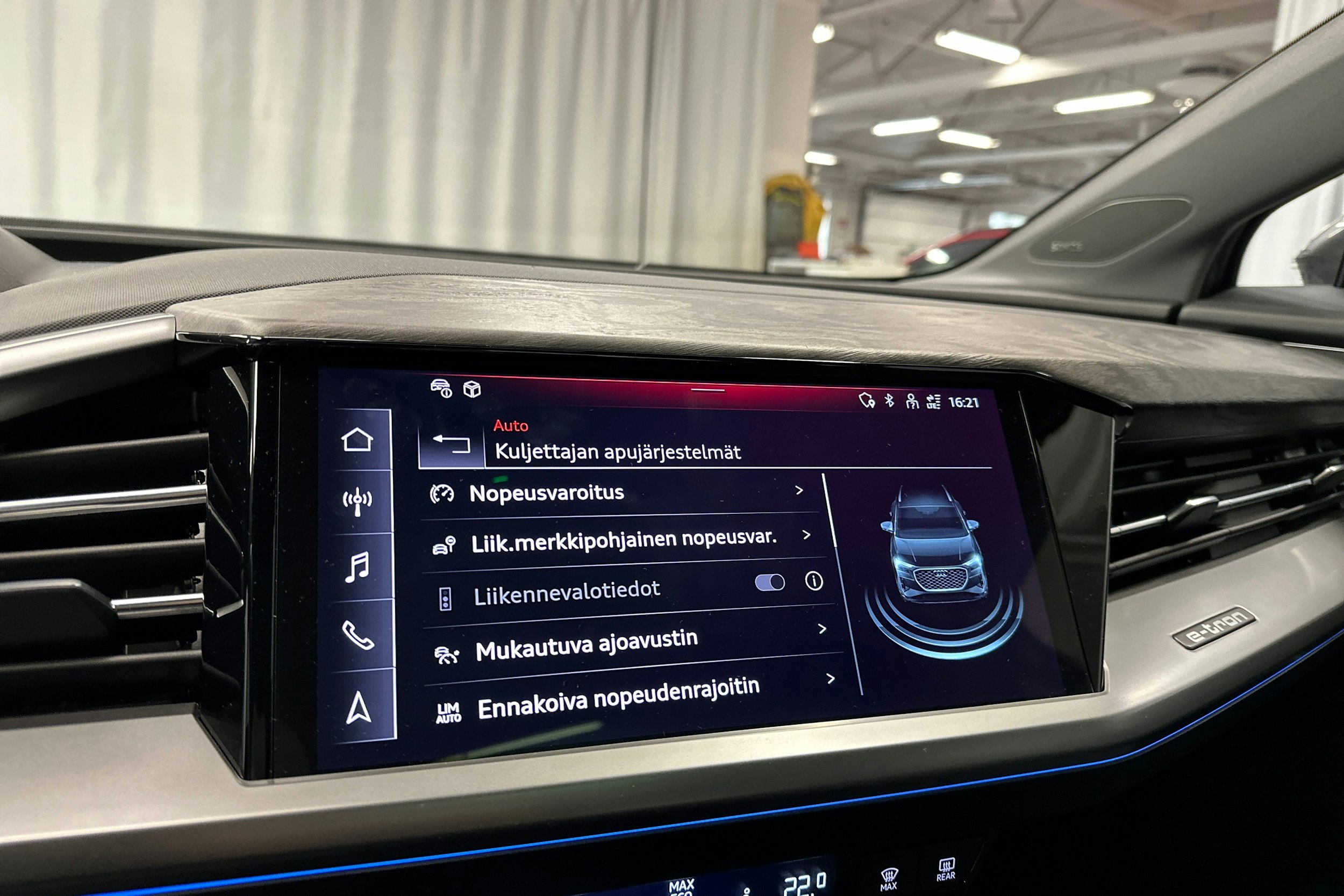 harmaa Audi Q4 e-tron 2024 kuva 24.