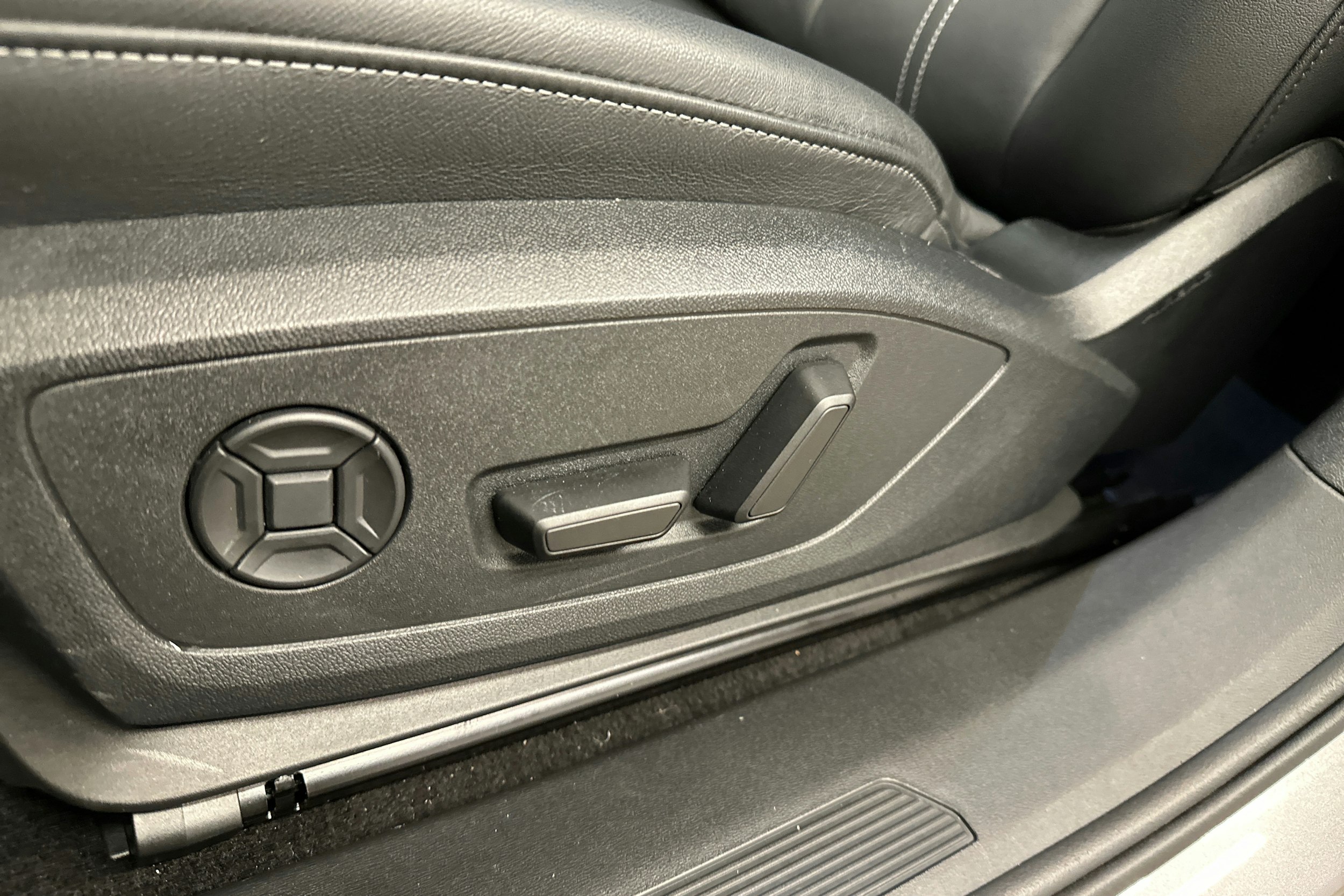 harmaa Audi Q4 e-tron 2024 kuva 27.