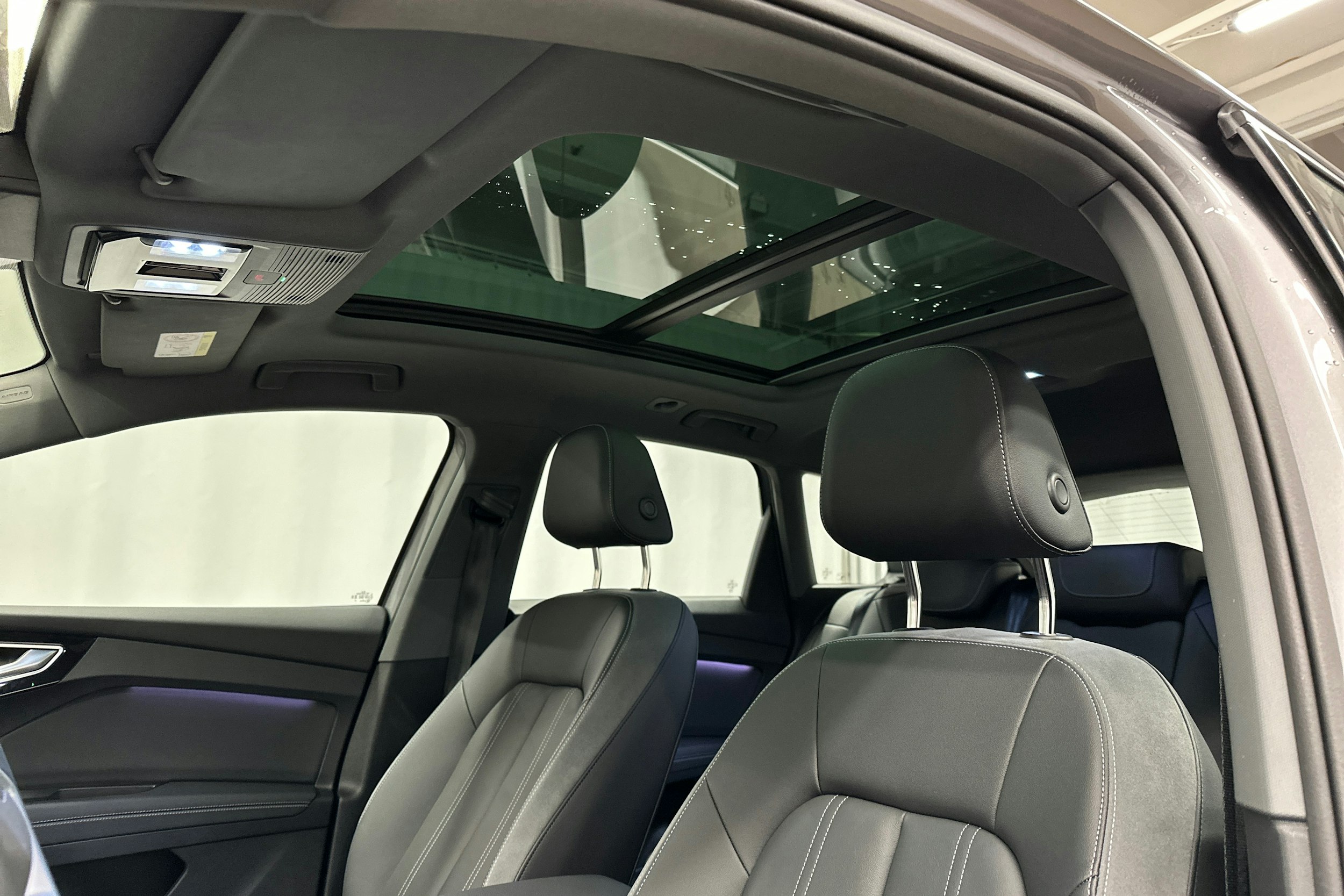 harmaa Audi Q4 e-tron 2024 kuva 28.