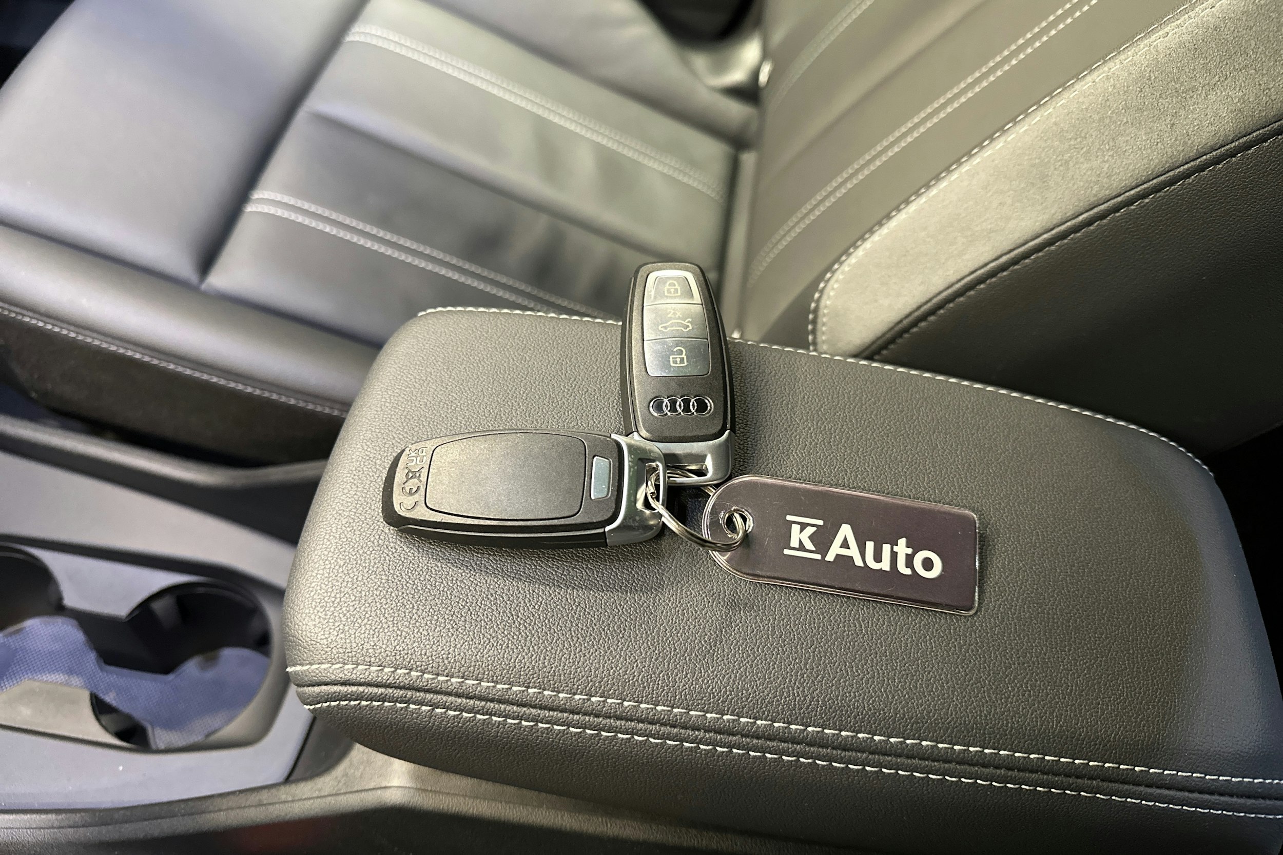 harmaa Audi Q4 e-tron 2024 kuva 32.