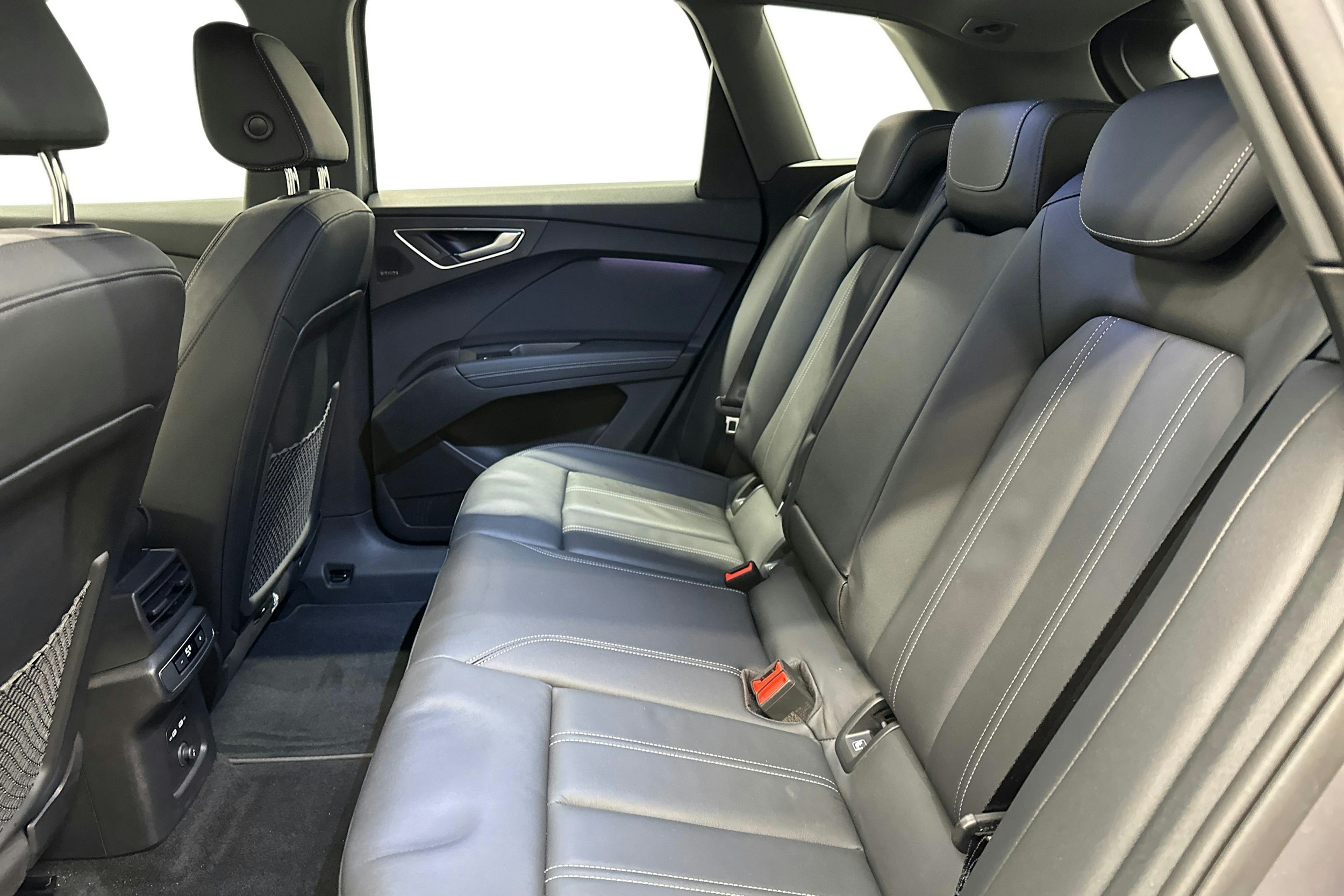 harmaa Audi Q4 e-tron 2024 kuva 10.