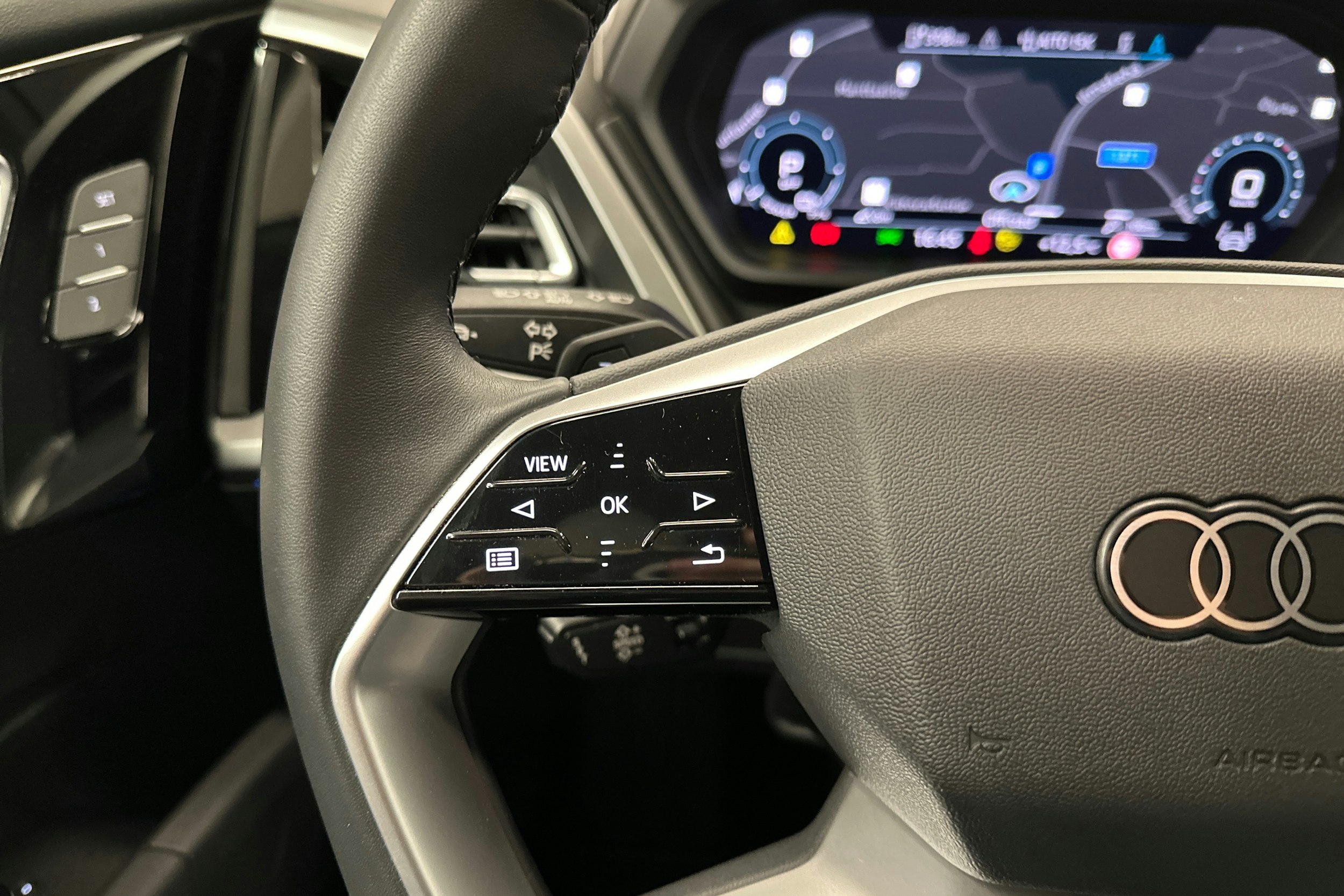 harmaa Audi Q4 e-tron 2024 kuva 13.