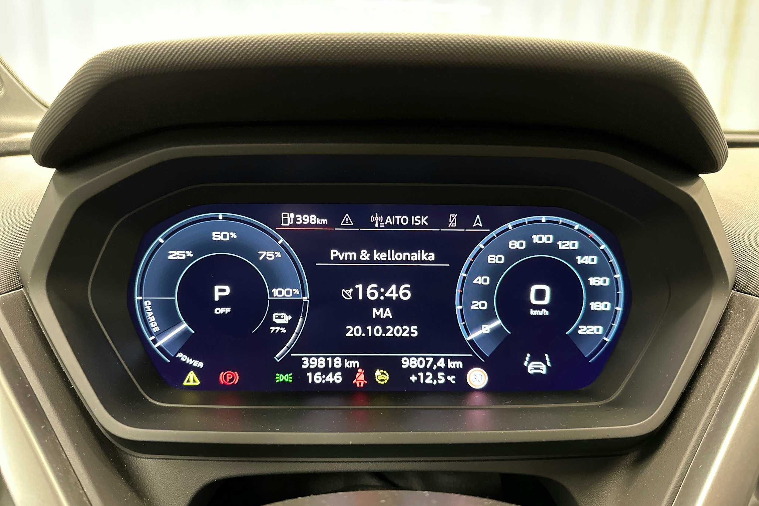 harmaa Audi Q4 e-tron 2024 kuva 16.