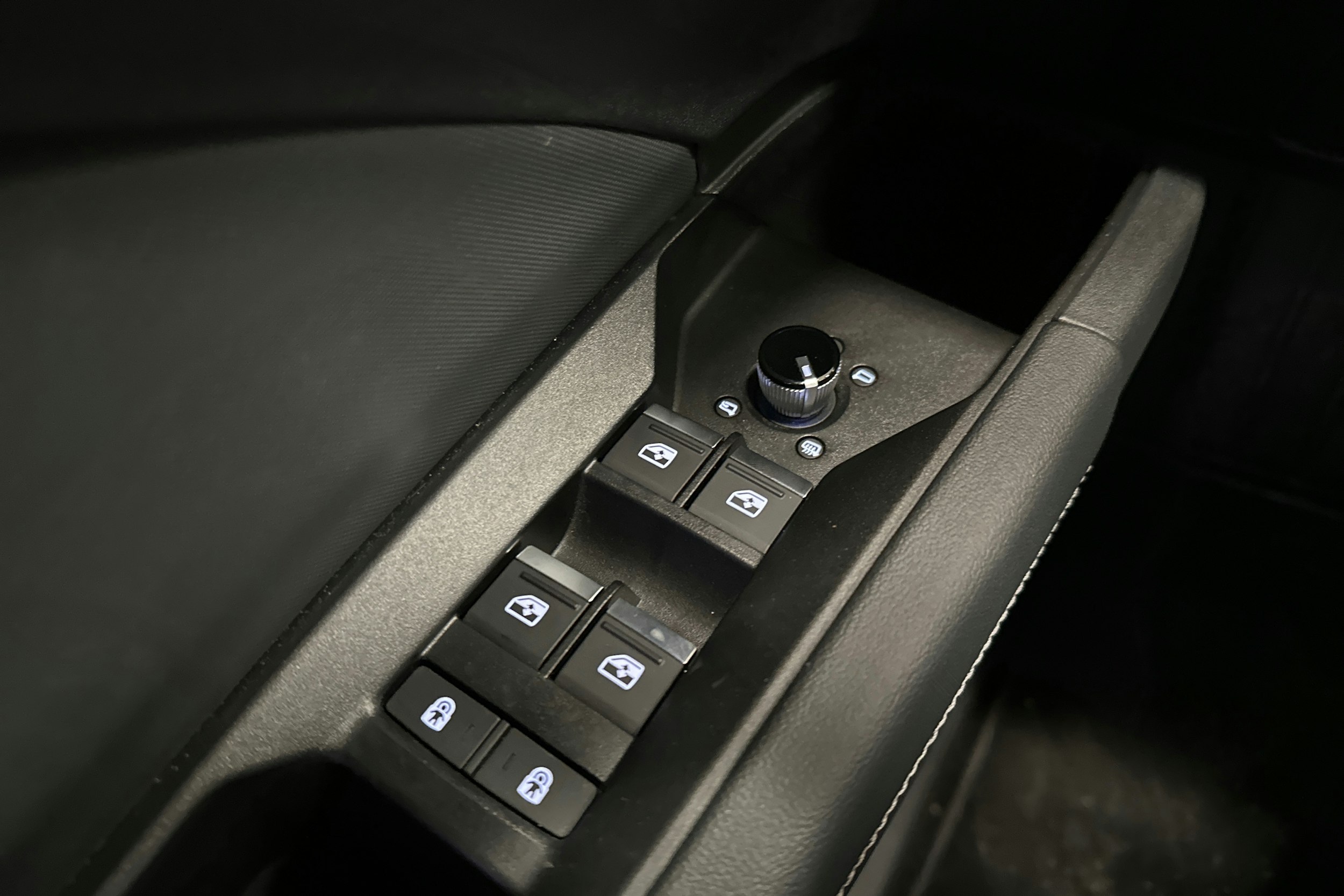 harmaa Audi Q4 e-tron 2024 kuva 17.