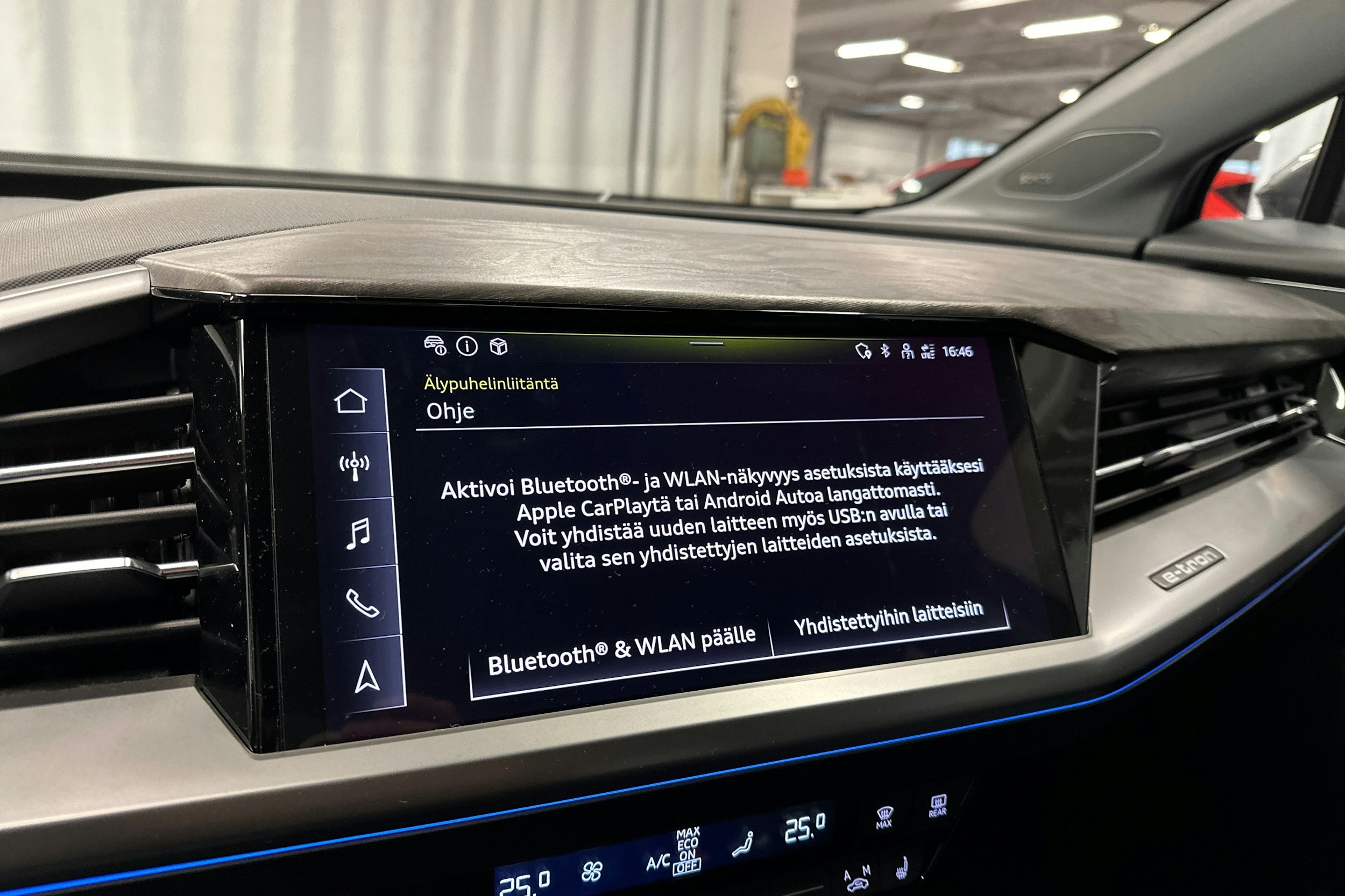 harmaa Audi Q4 e-tron 2024 kuva 19.