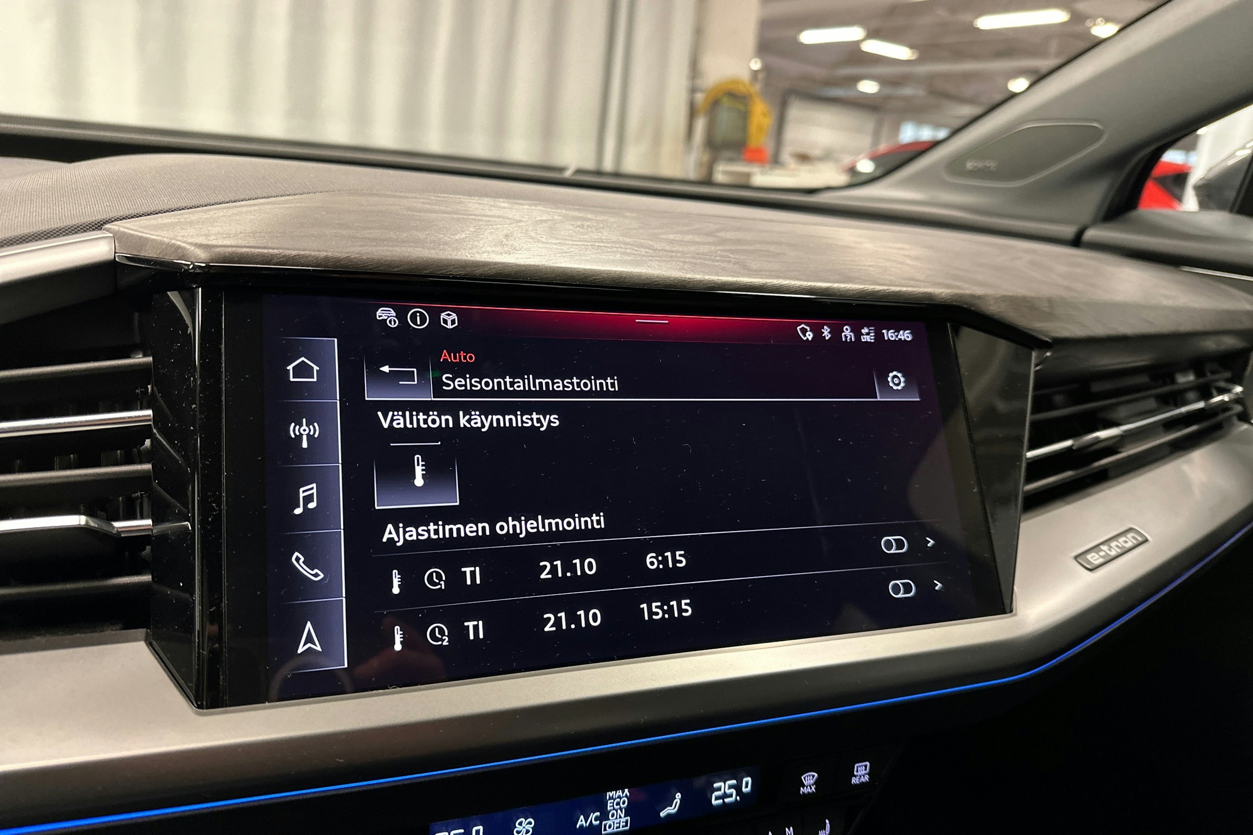 harmaa Audi Q4 e-tron 2024 kuva 22.