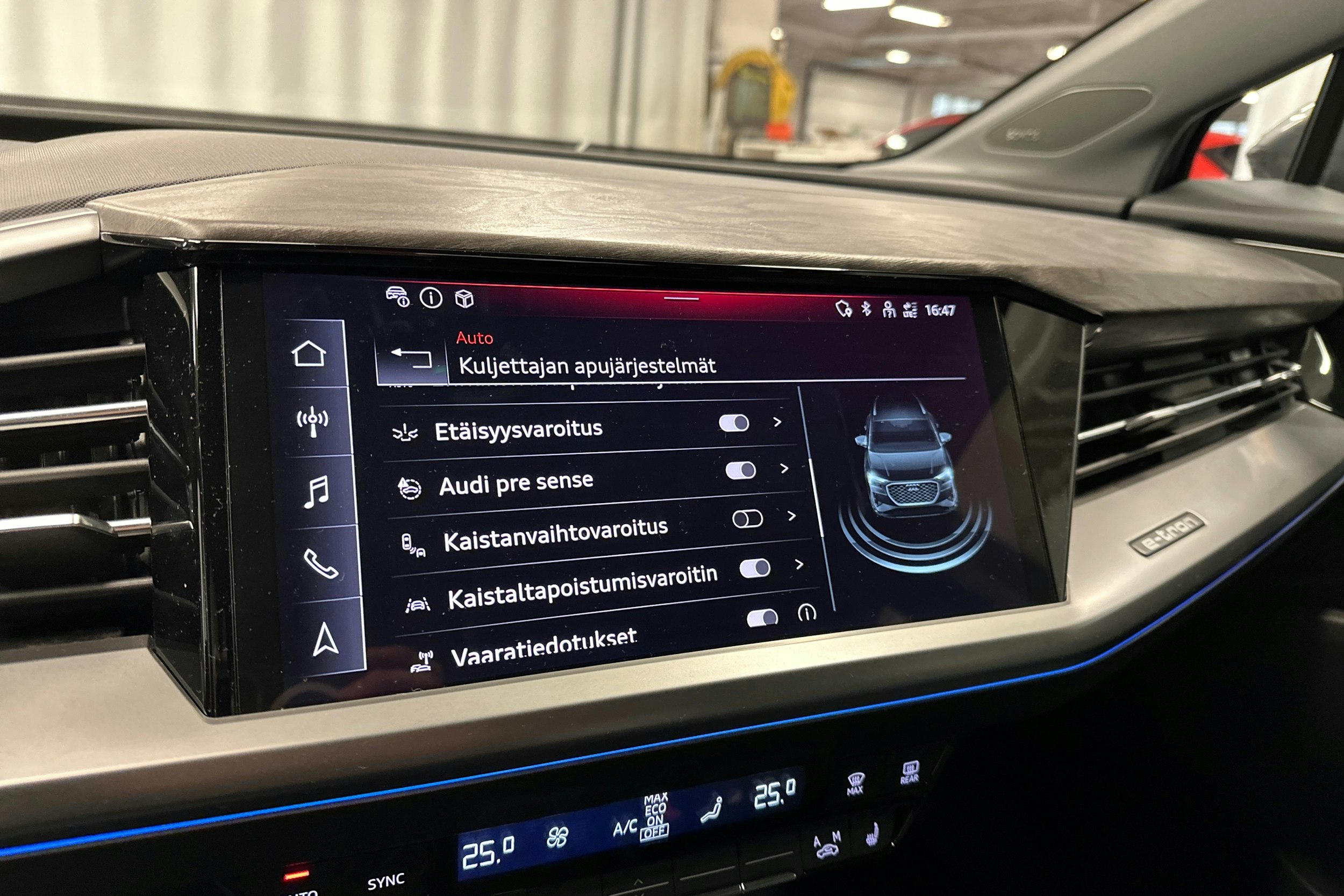 harmaa Audi Q4 e-tron 2024 kuva 24.