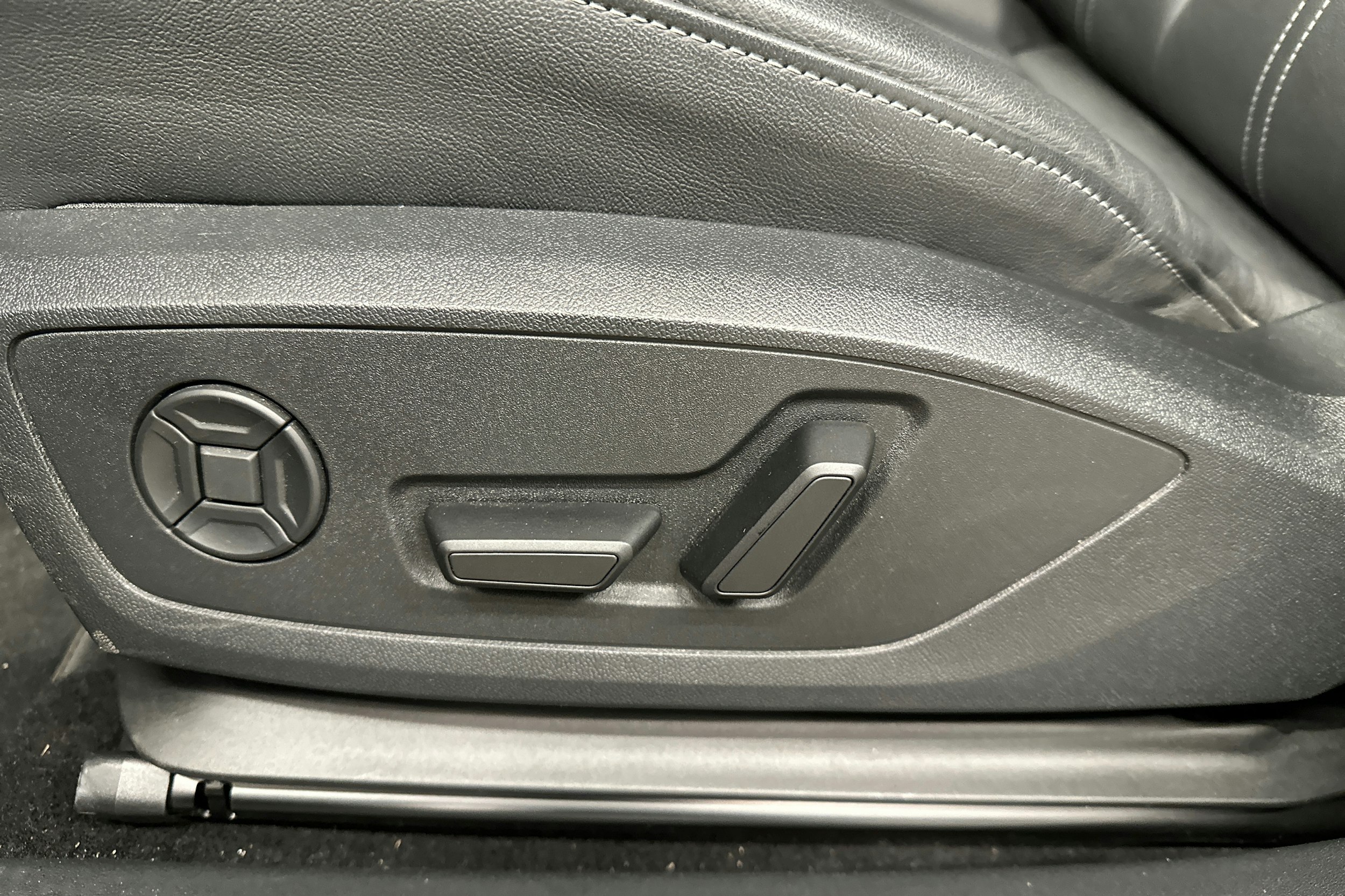 harmaa Audi Q4 e-tron 2024 kuva 26.