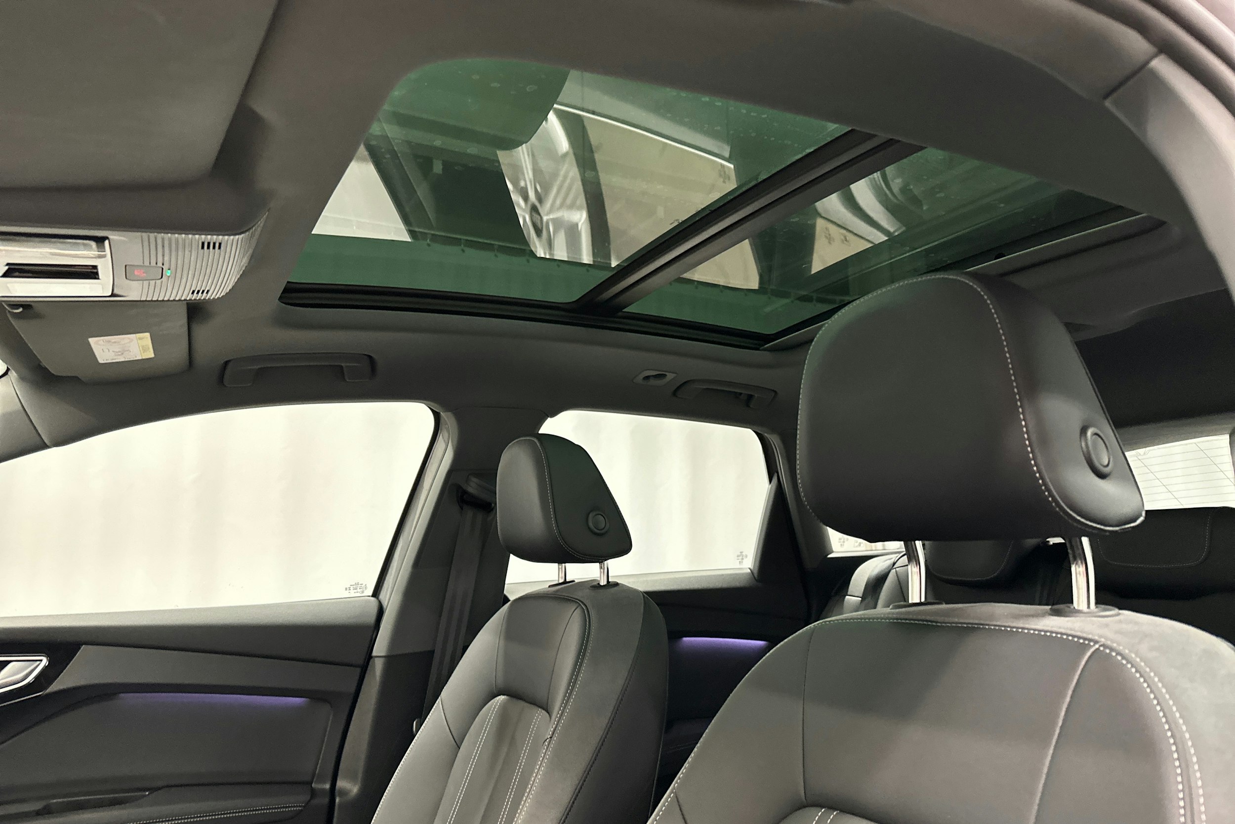 harmaa Audi Q4 e-tron 2024 kuva 28.