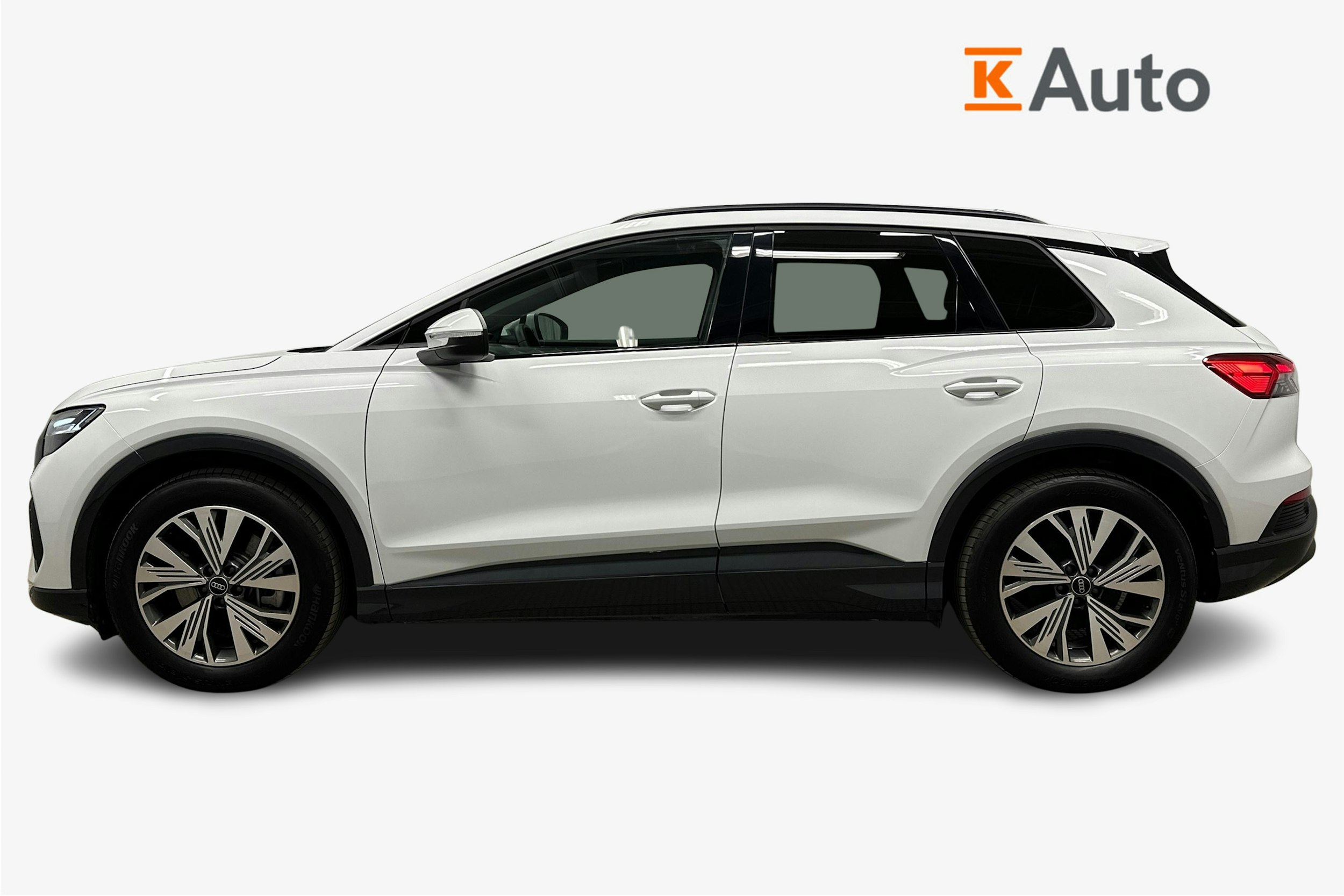 valkoinen Audi Q4 e-tron 2024 kuva 6.