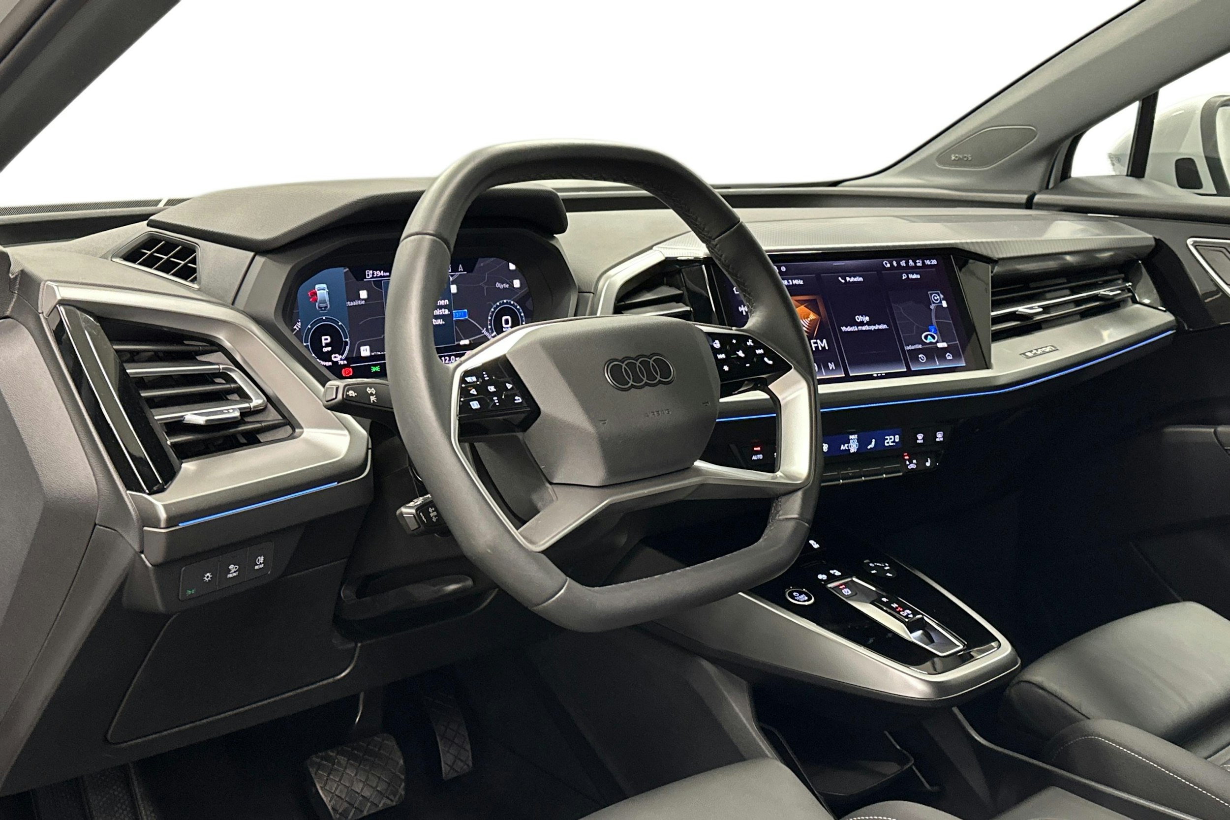valkoinen Audi Q4 e-tron 2024 kuva 7.