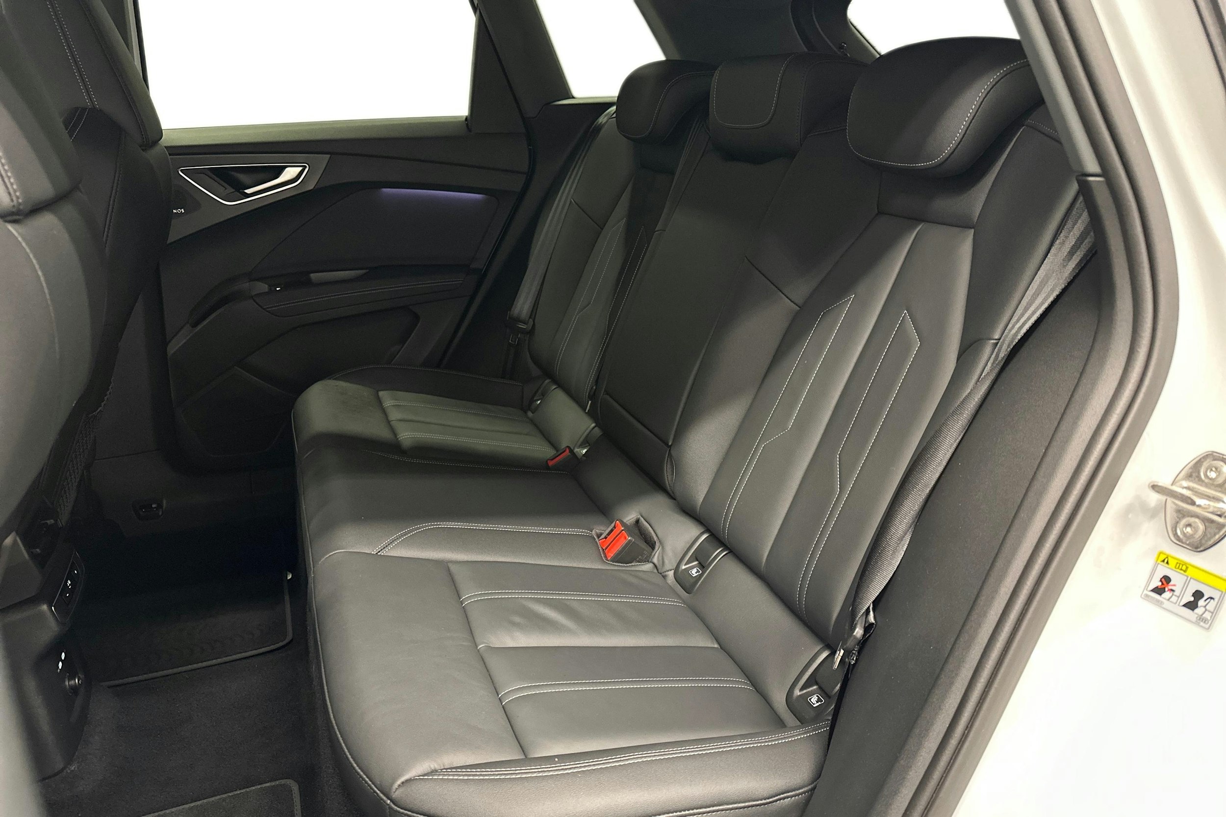 valkoinen Audi Q4 e-tron 2024 kuva 10.