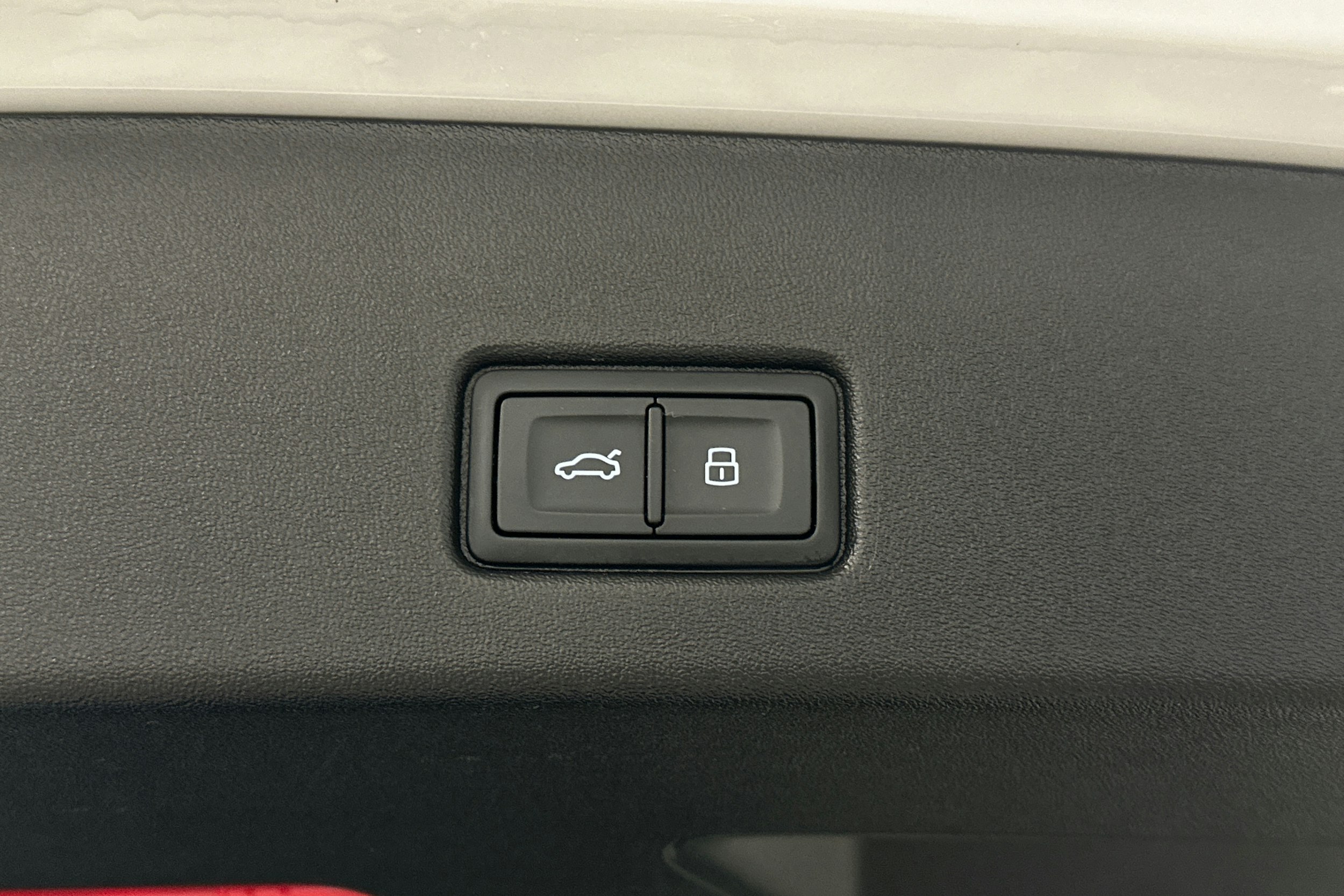 valkoinen Audi Q4 e-tron 2024 kuva 16.