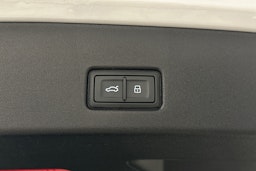 valkoinen Audi Q4 e-tron 2024 kuva 16.