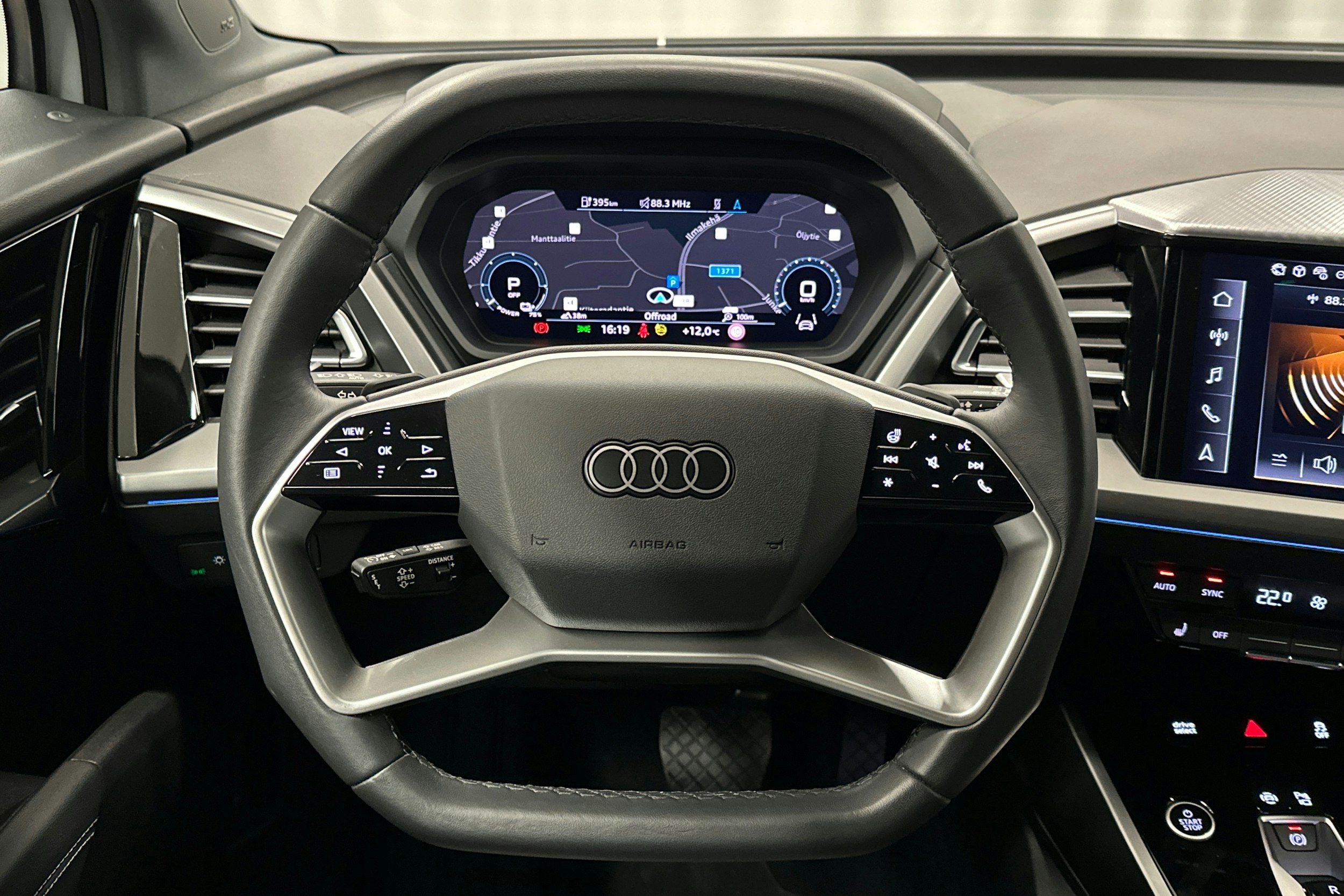valkoinen Audi Q4 e-tron 2024 kuva 17.