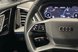 valkoinen Audi Q4 e-tron 2024 kuva 18.