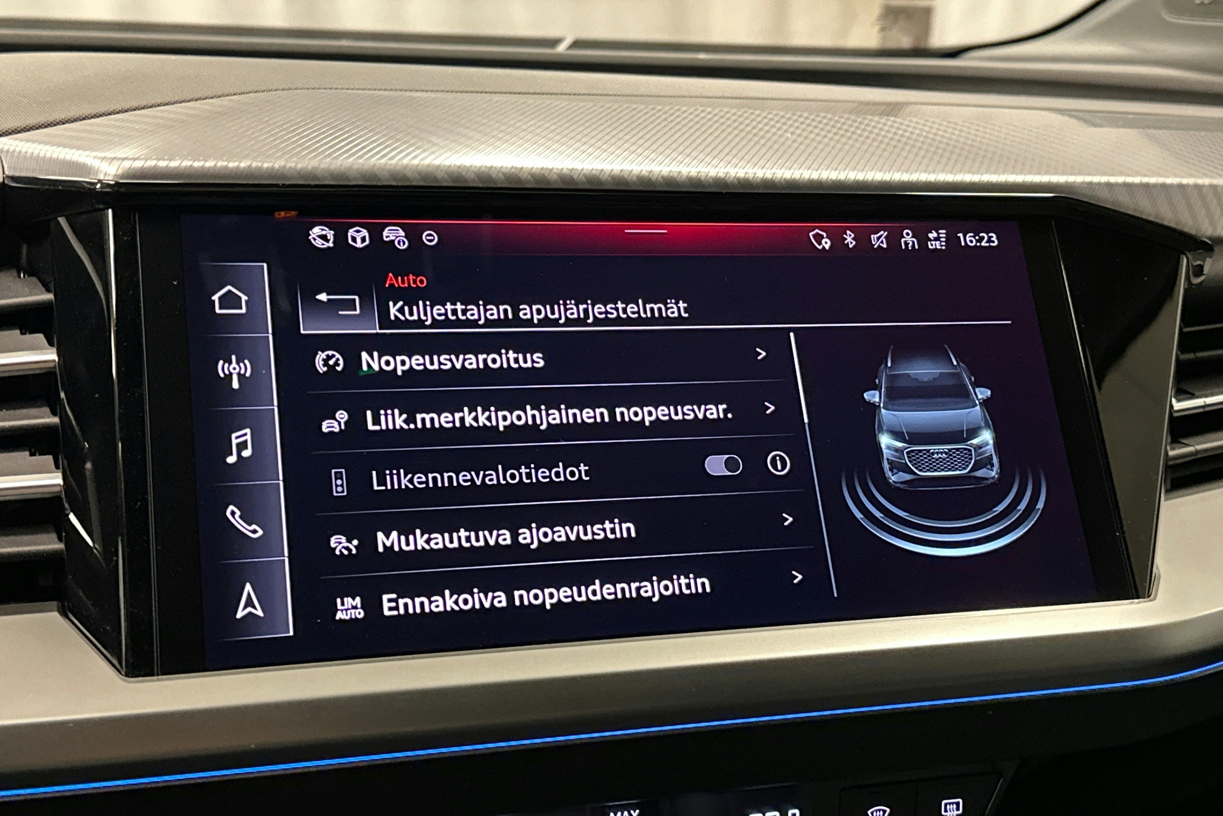 valkoinen Audi Q4 e-tron 2024 kuva 28.