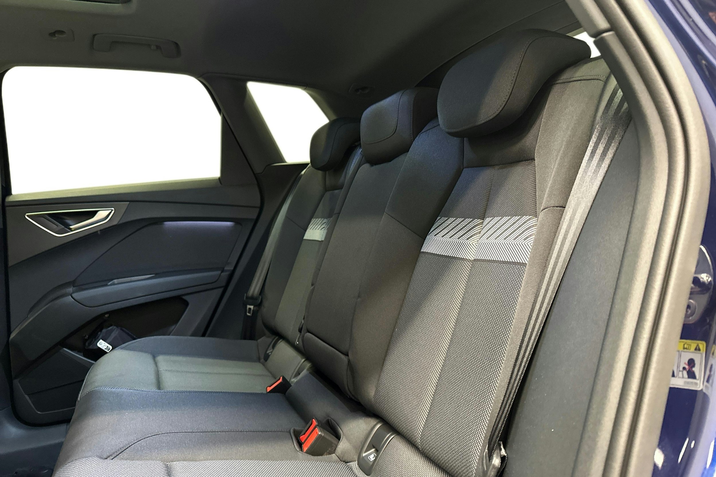 sininen Audi Q4 e-tron 2024 kuva 10.