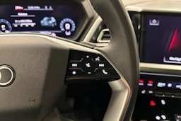 sininen Audi Q4 e-tron 2024 kuva 14.