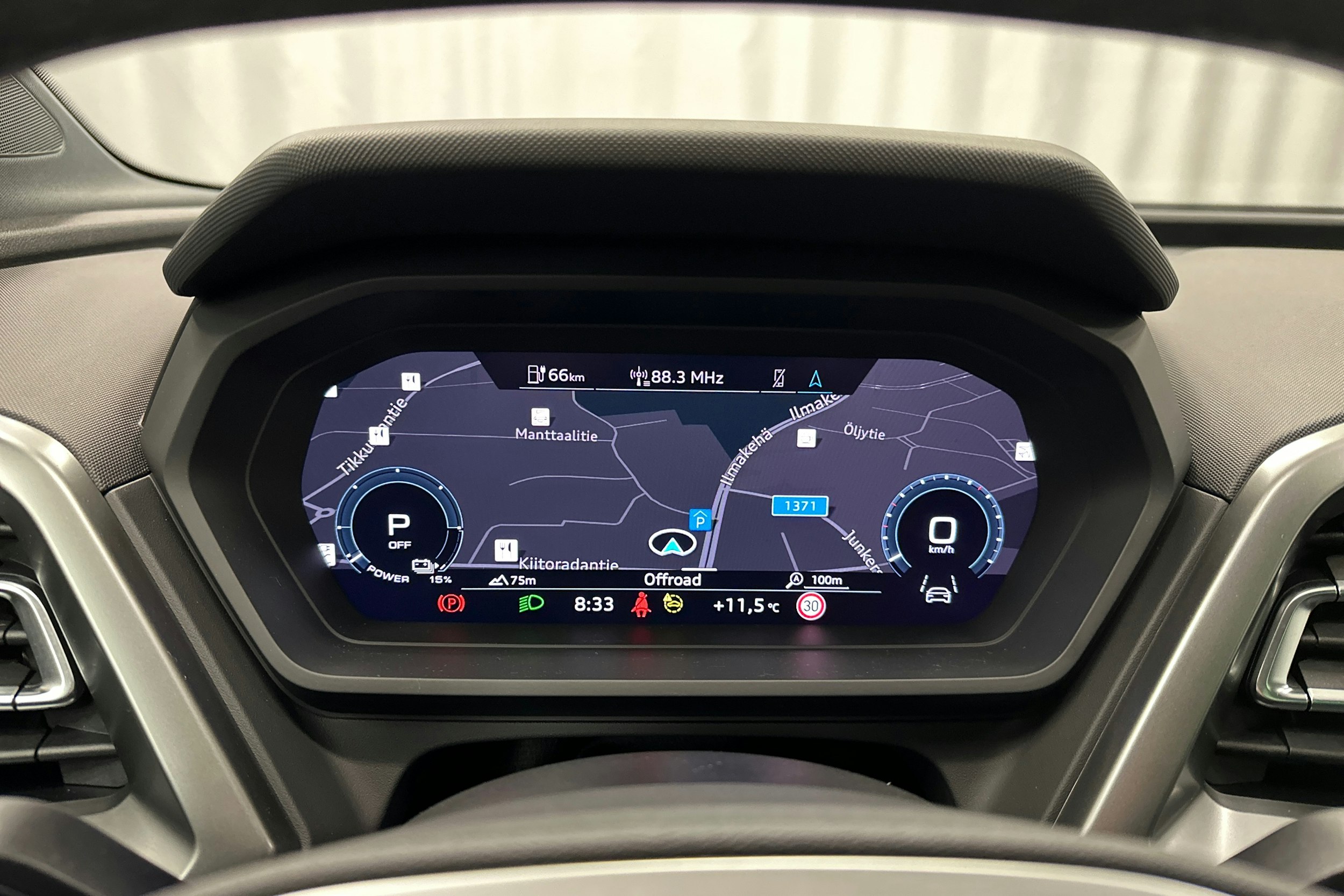 sininen Audi Q4 e-tron 2024 kuva 17.