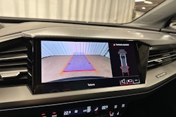 sininen Audi Q4 e-tron 2024 kuva 18.