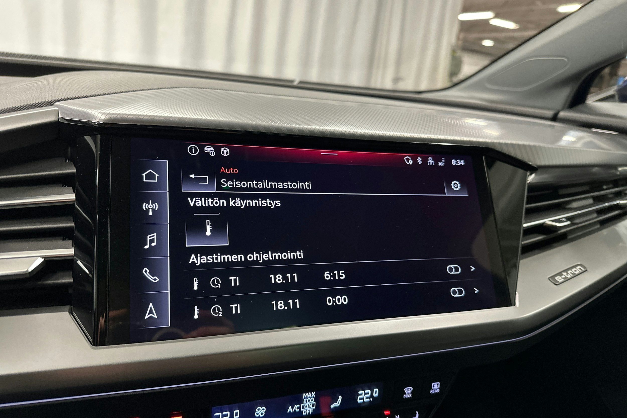 sininen Audi Q4 e-tron 2024 kuva 21.