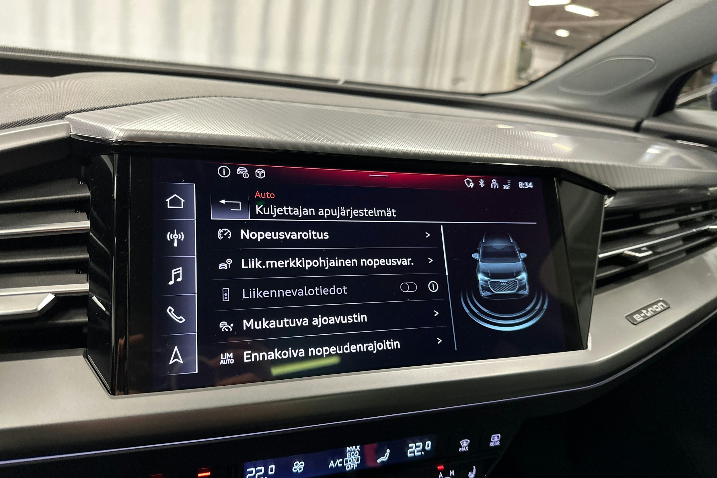 sininen Audi Q4 e-tron 2024 kuva 22.