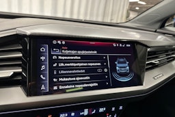 sininen Audi Q4 e-tron 2024 kuva 22.