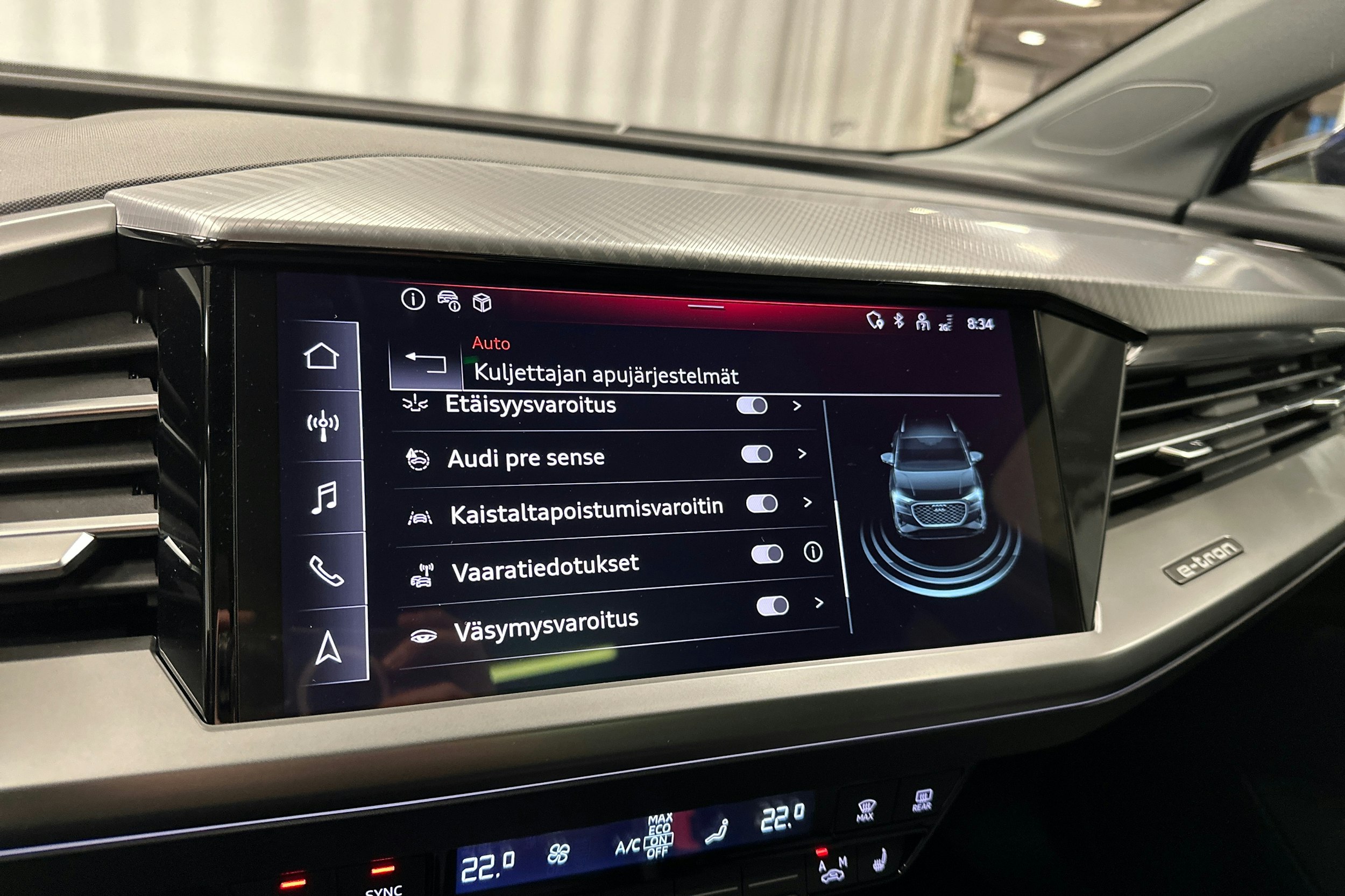 sininen Audi Q4 e-tron 2024 kuva 23.