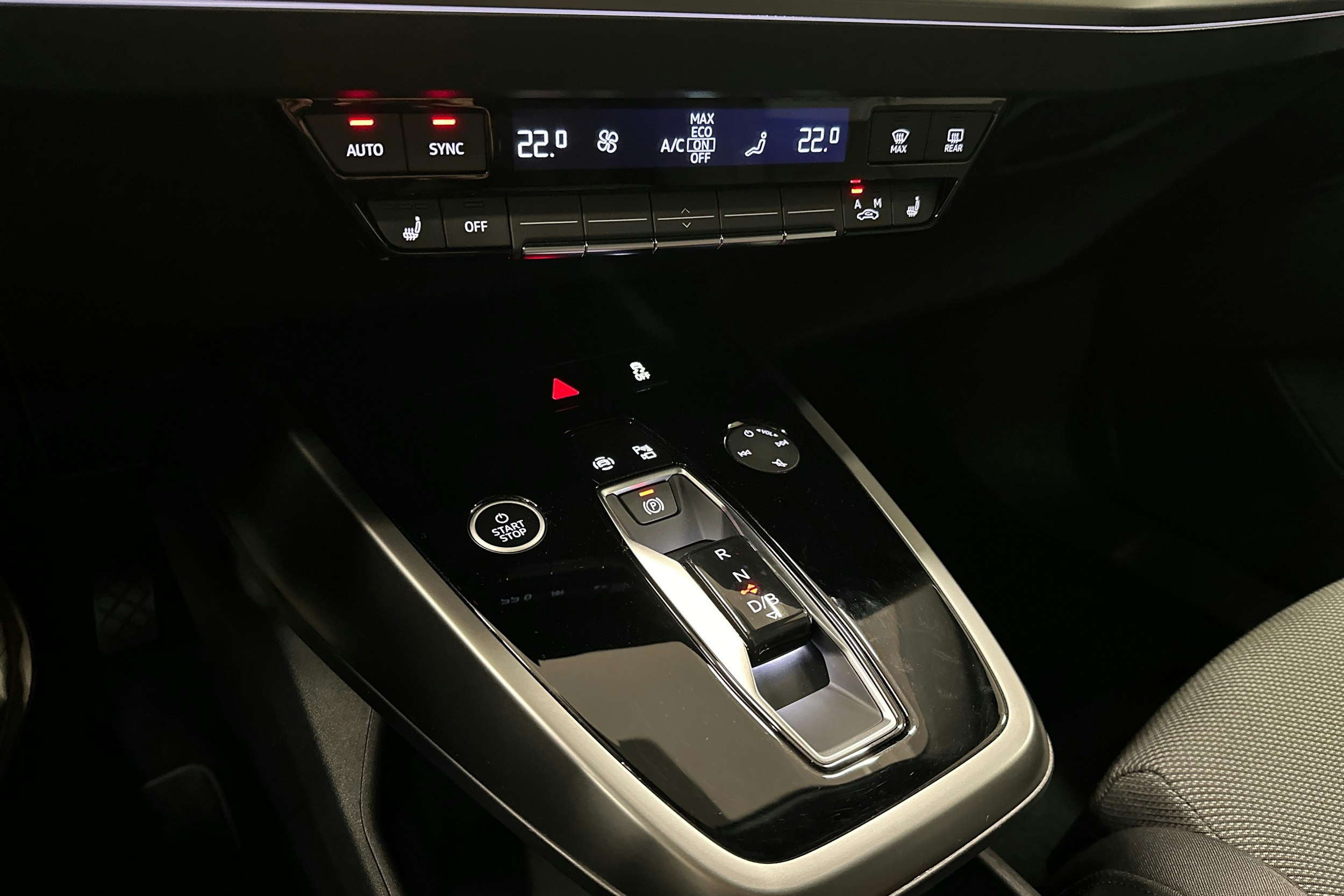 sininen Audi Q4 e-tron 2024 kuva 24.