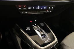 sininen Audi Q4 e-tron 2024 kuva 24.