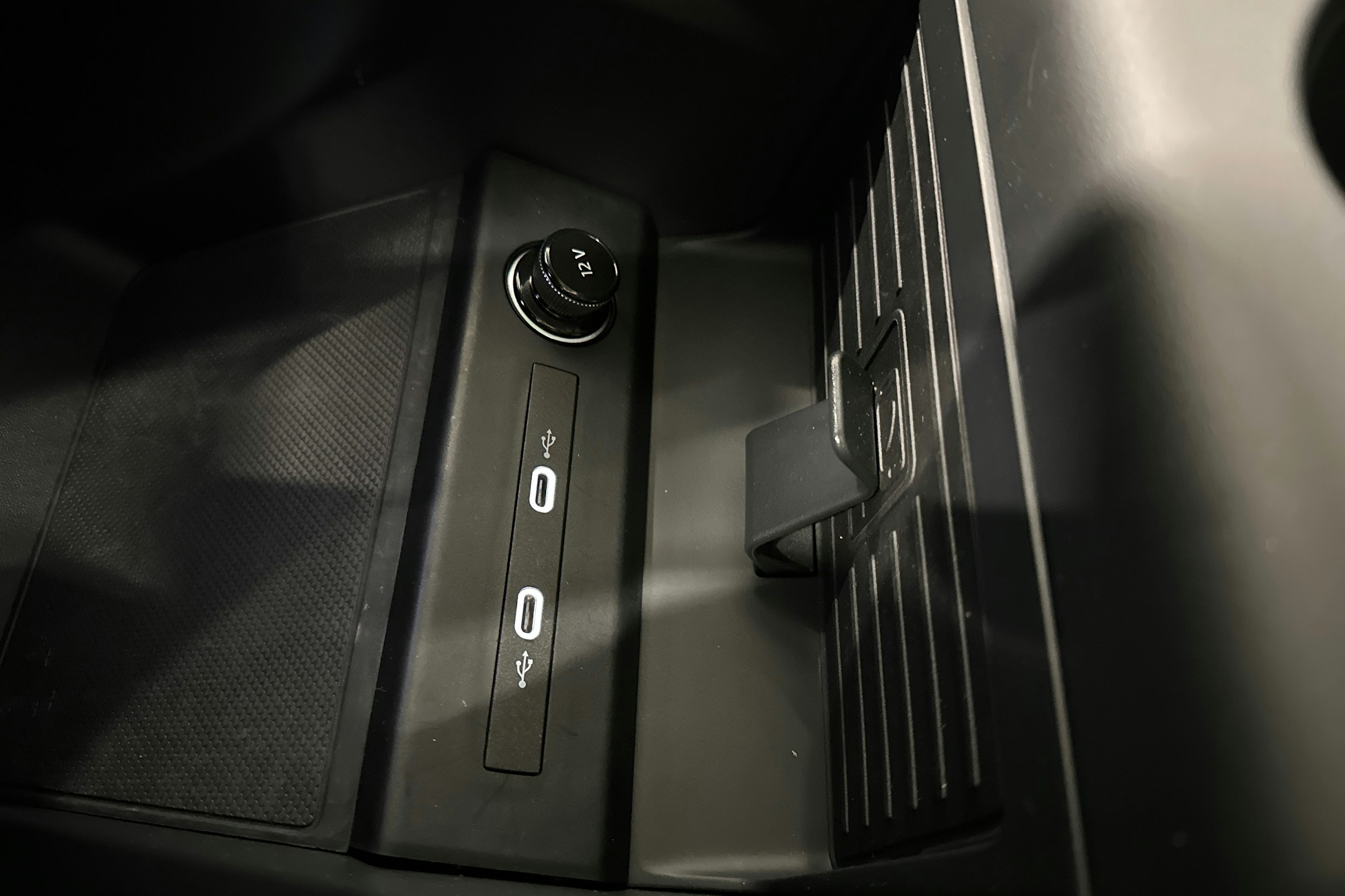 sininen Audi Q4 e-tron 2024 kuva 25.