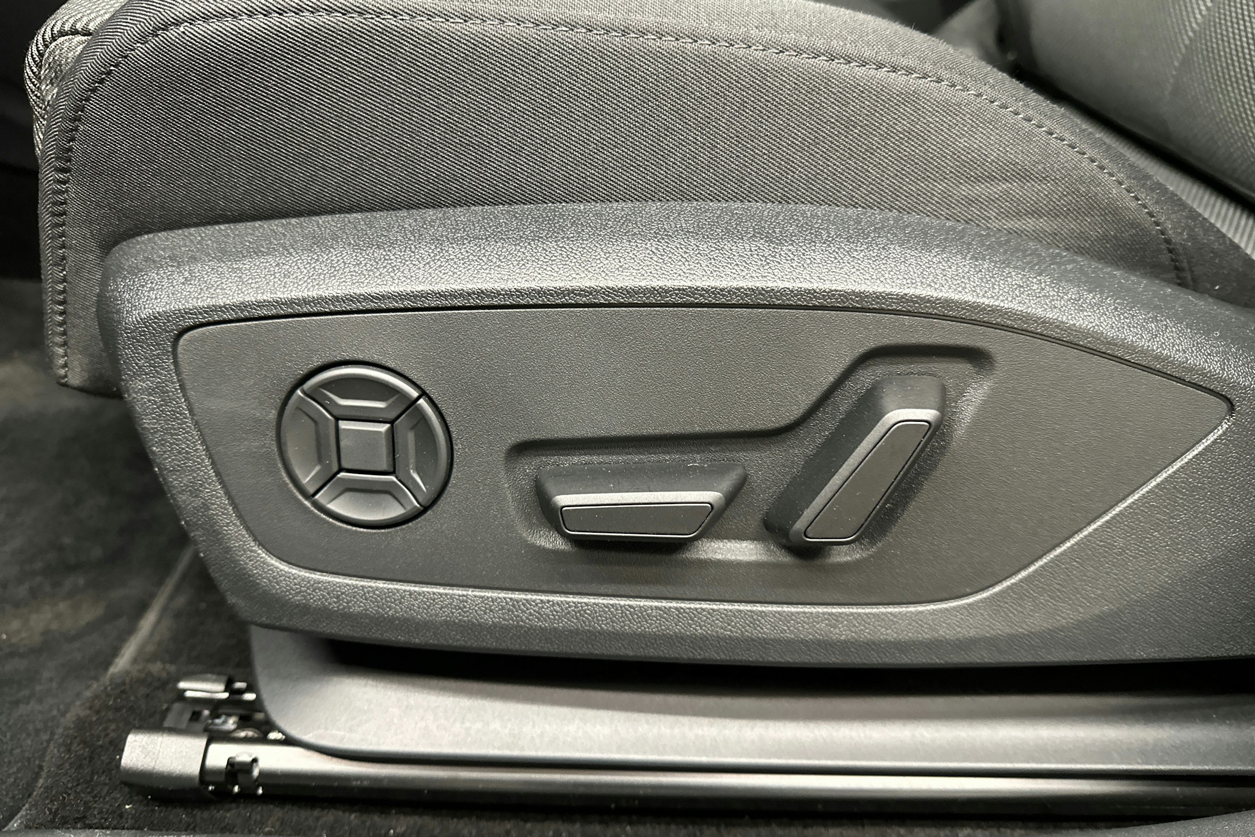 sininen Audi Q4 e-tron 2024 kuva 28.