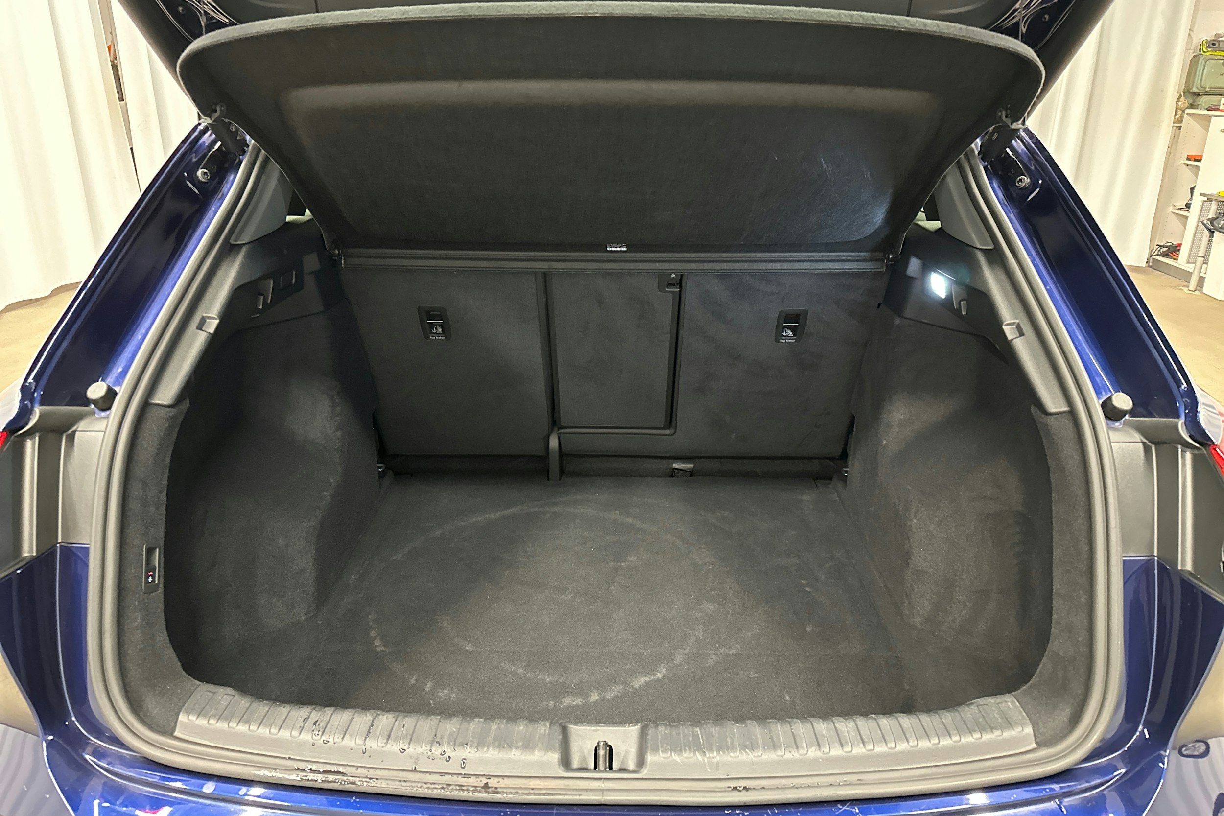 sininen Audi Q4 e-tron 2024 kuva 31.