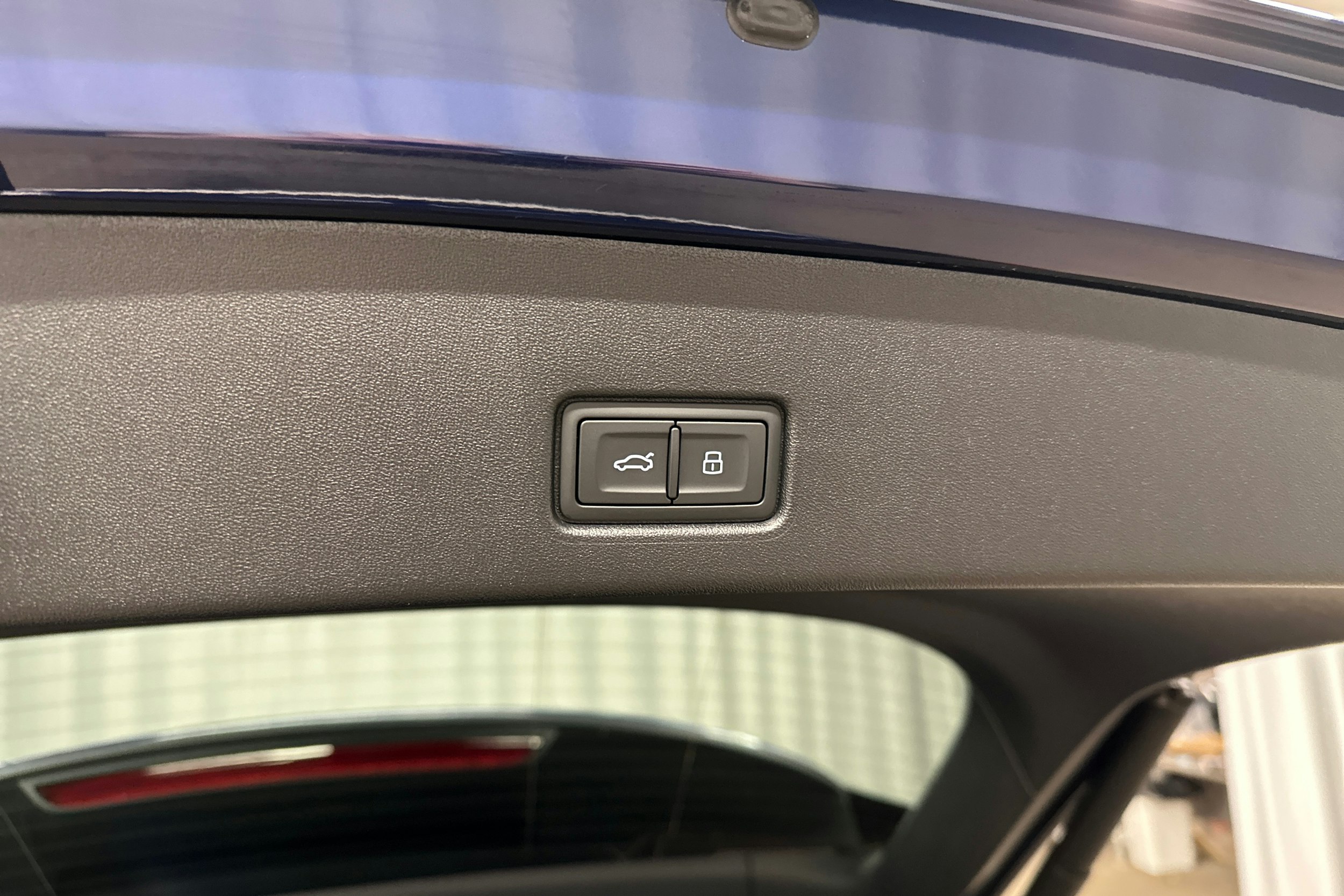 sininen Audi Q4 e-tron 2024 kuva 32.