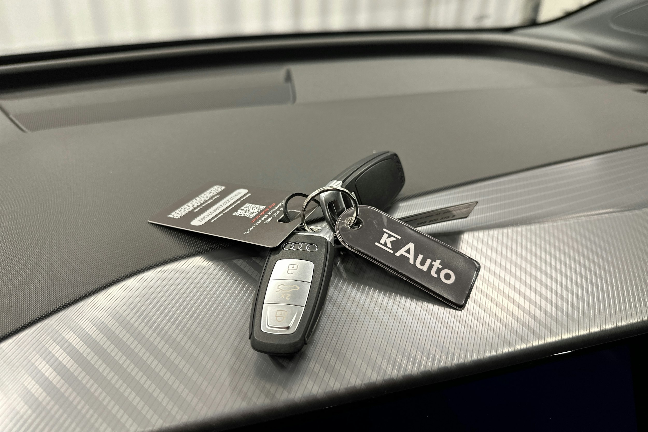 sininen Audi Q4 e-tron 2024 kuva 34.