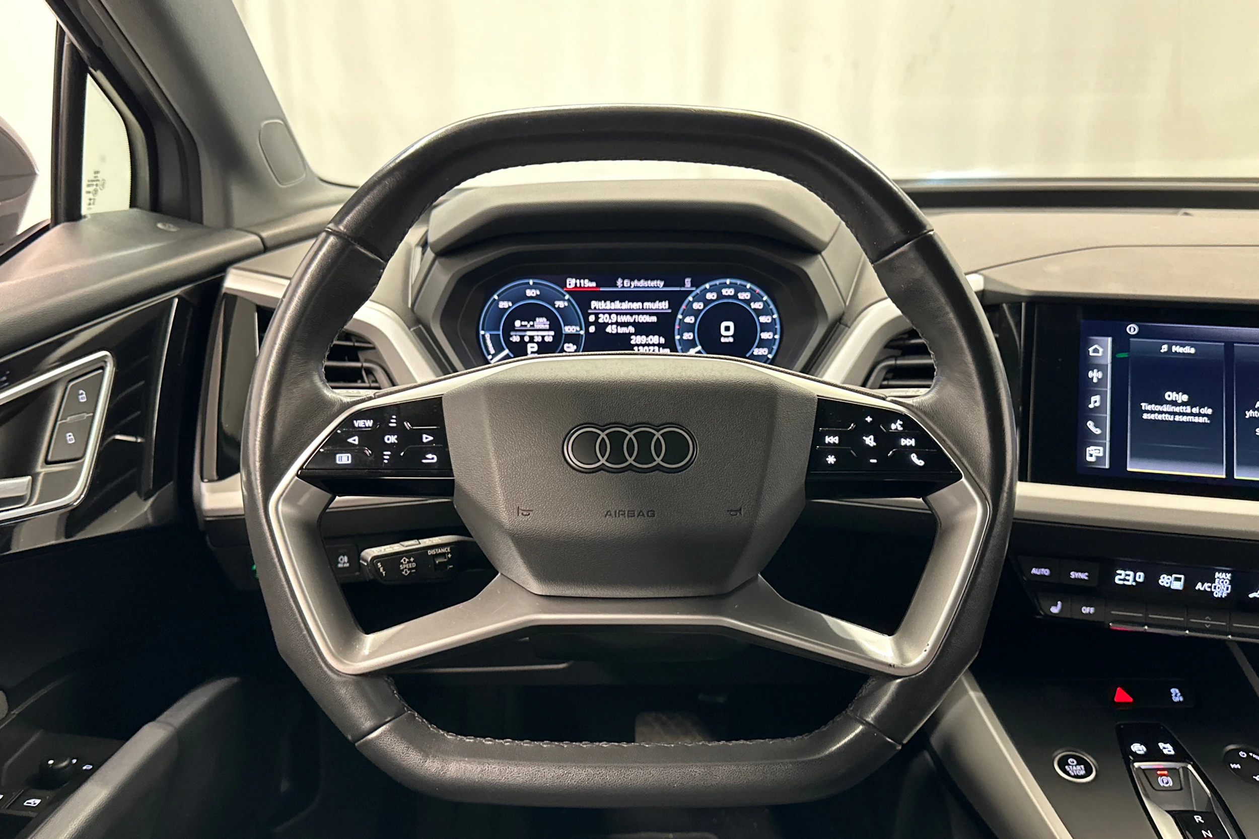 harmaa Audi Q4 e-tron 2024 kuva 12.