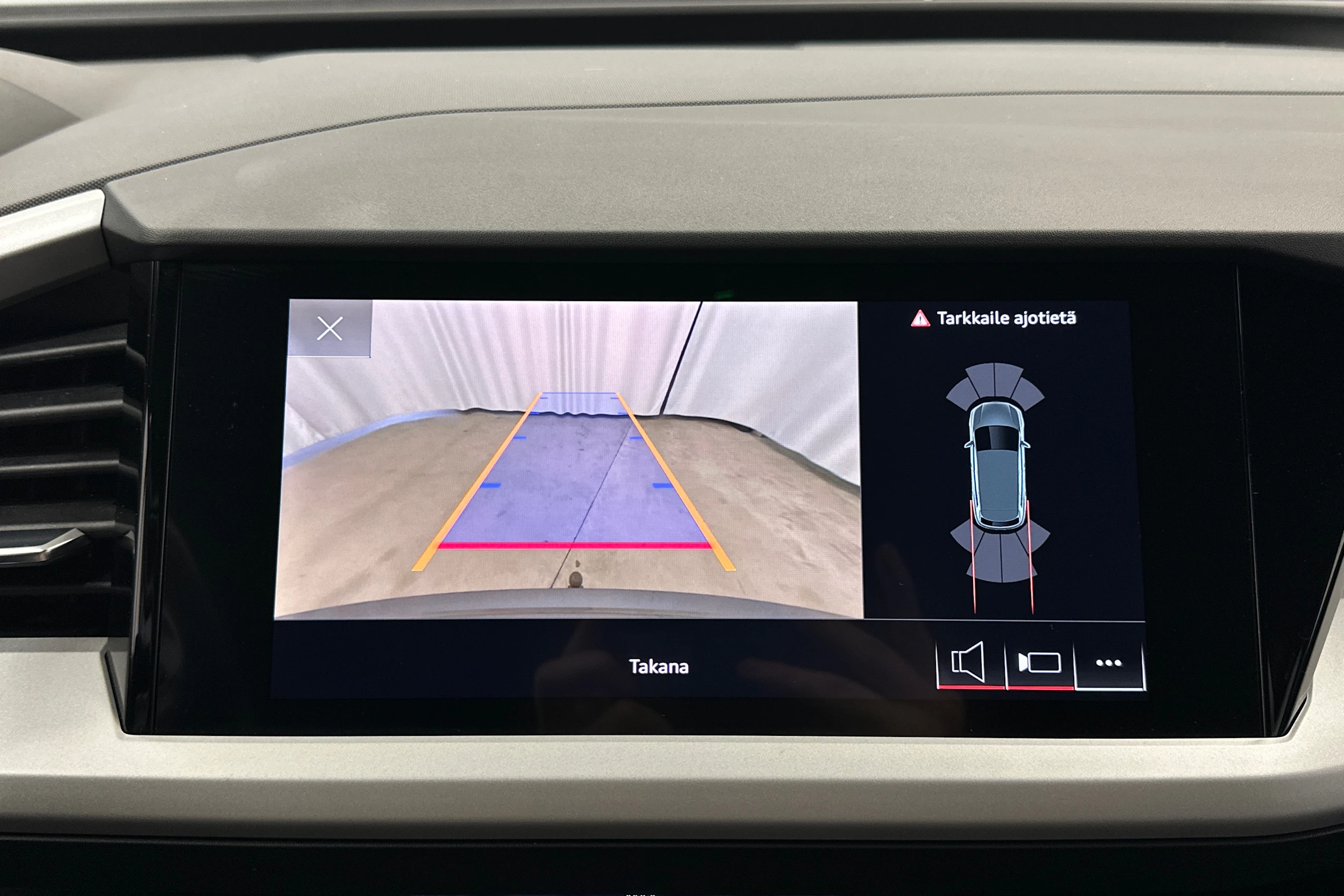 harmaa Audi Q4 e-tron 2024 kuva 18.