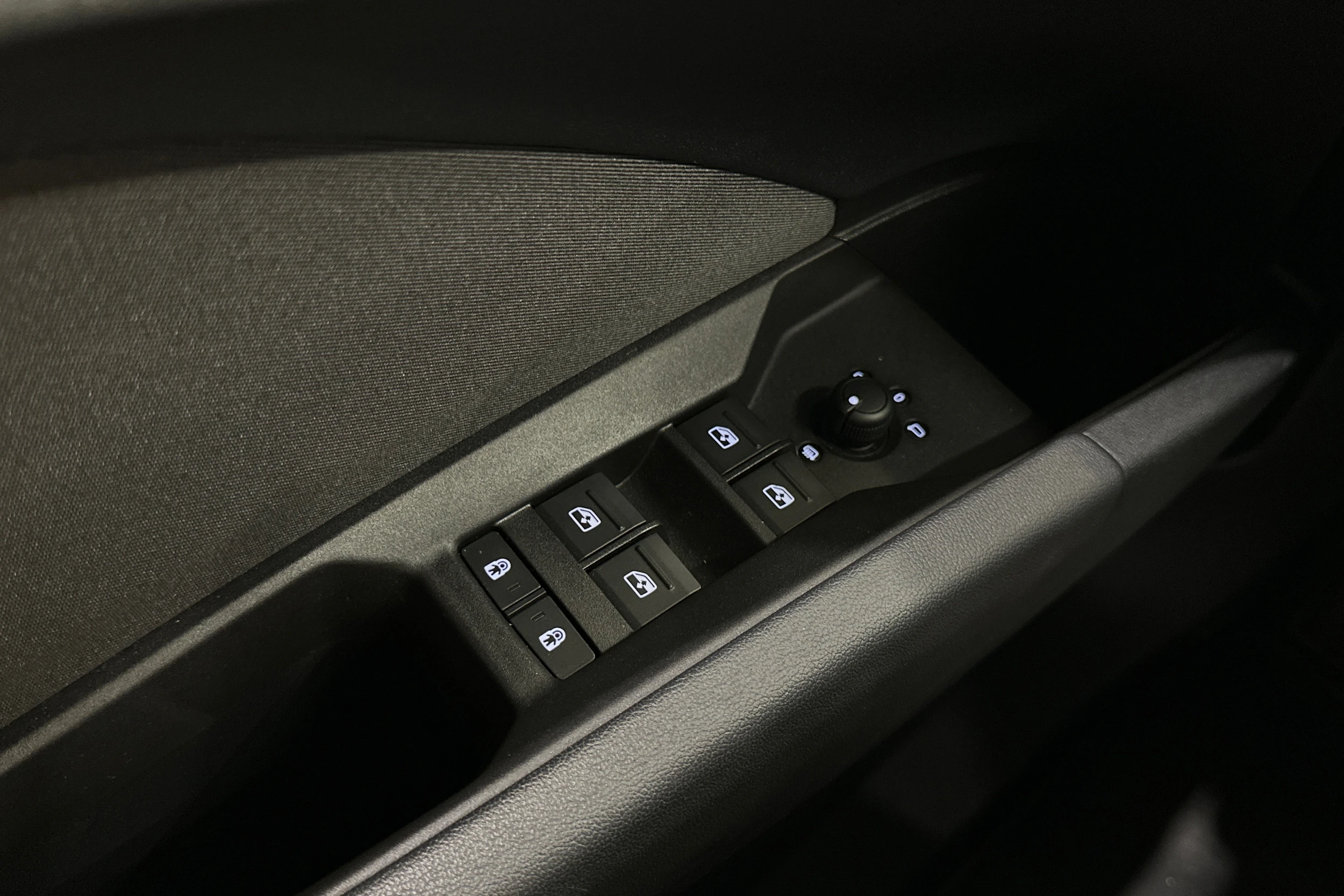 harmaa Audi Q4 e-tron 2024 kuva 23.