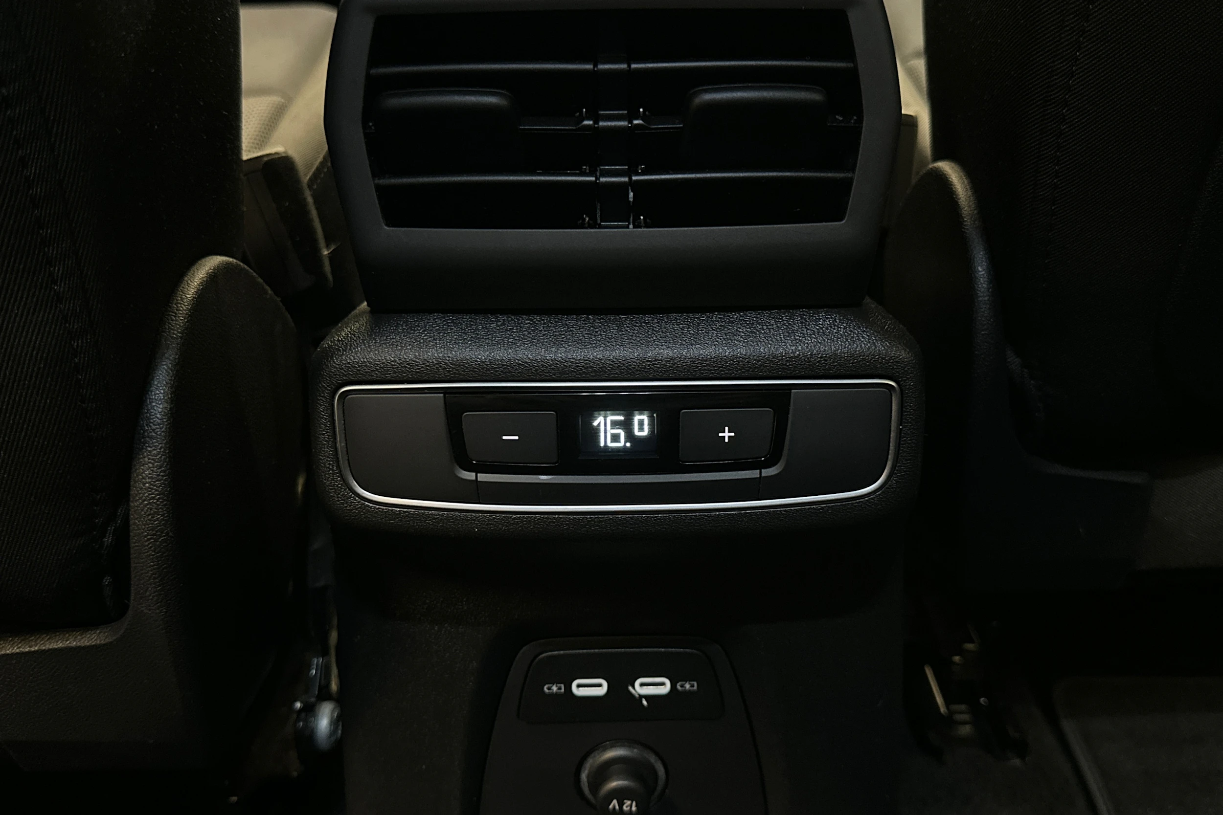 harmaa Audi Q4 e-tron 2024 kuva 24.