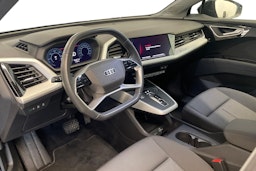 musta Audi Q4 e-tron 2024 kuva 8.