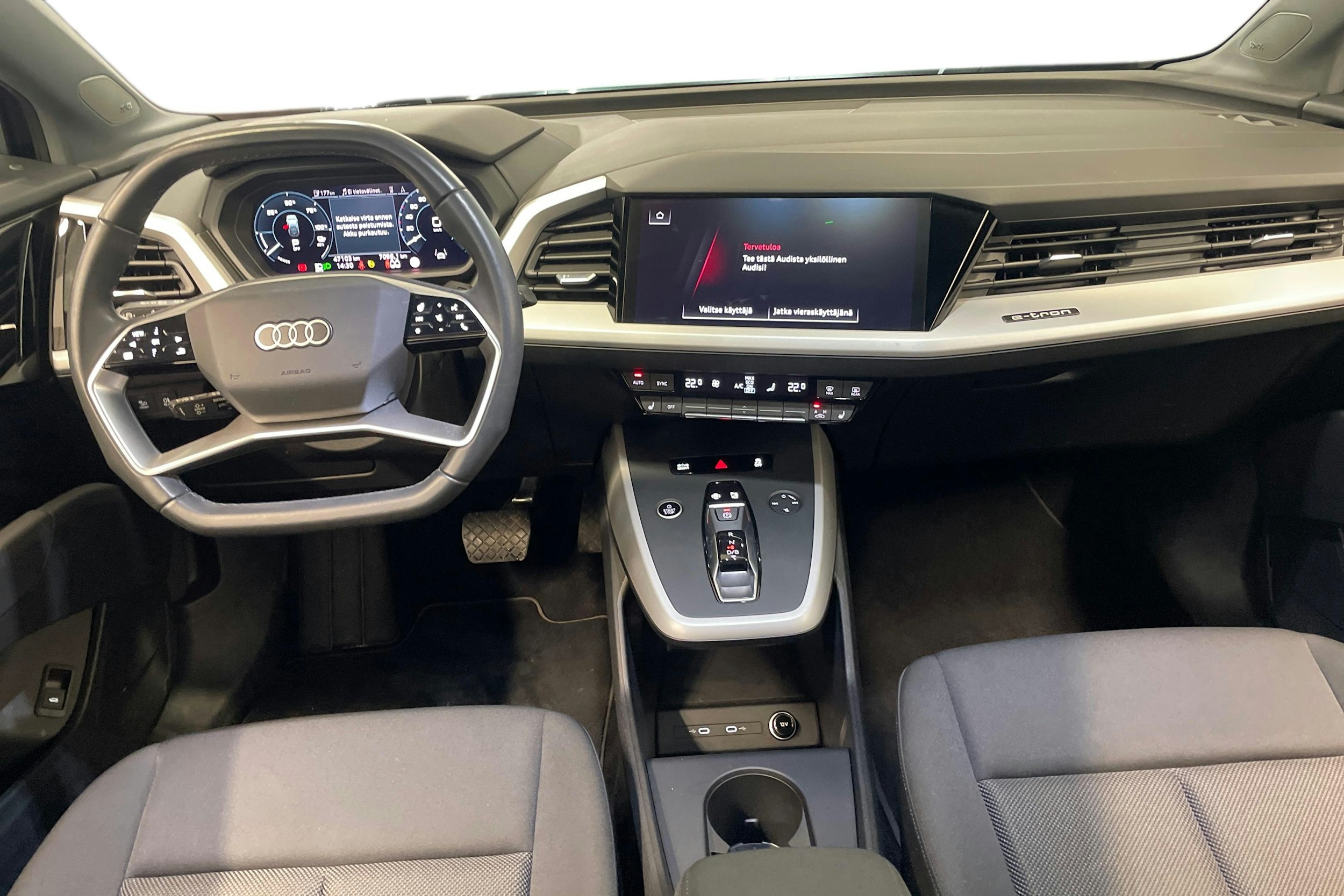 musta Audi Q4 e-tron 2024 kuva 10.