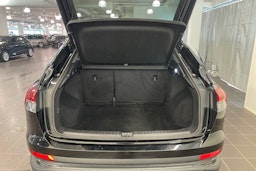 musta Audi Q4 e-tron 2024 kuva 17.