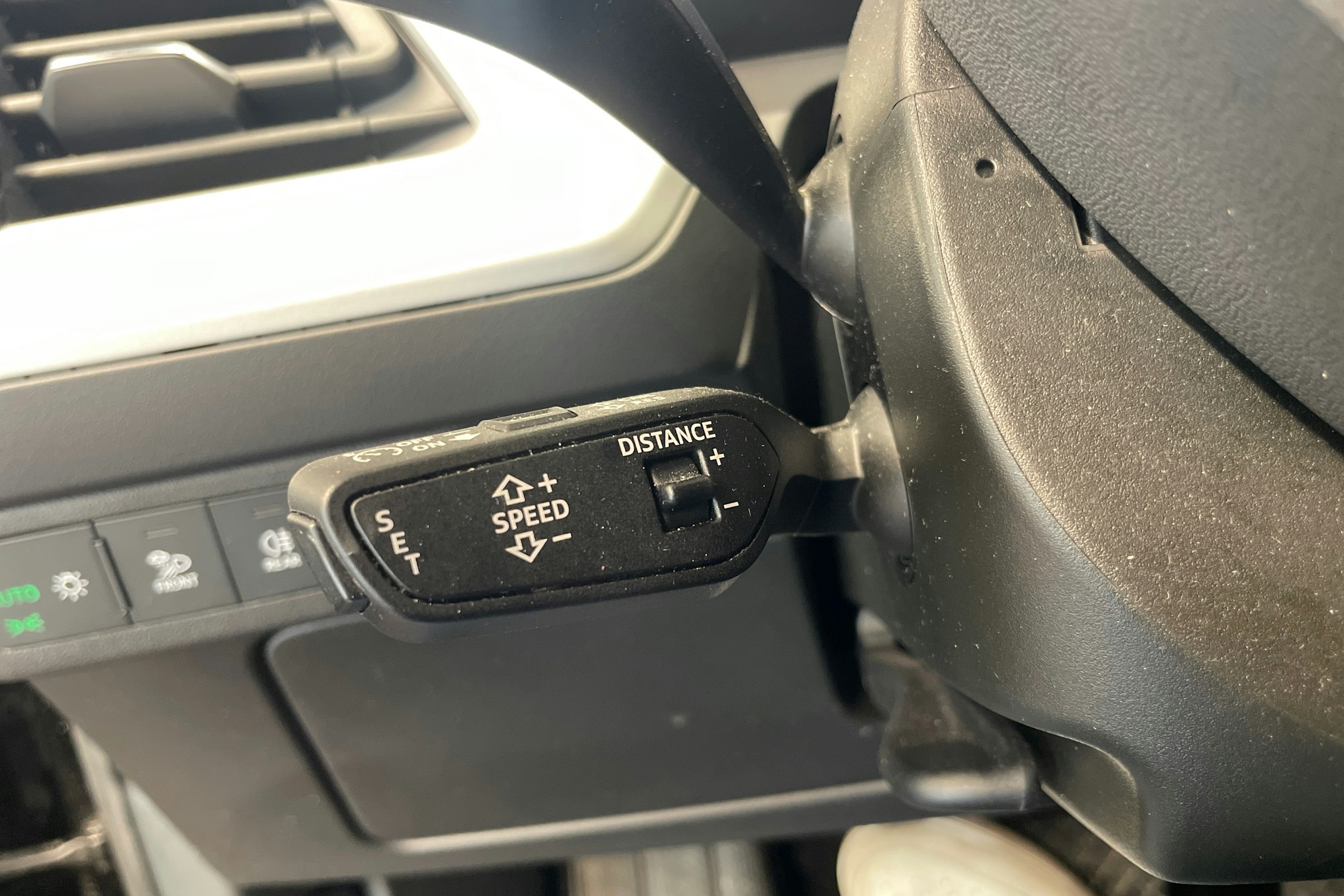 musta Audi Q4 e-tron 2024 kuva 20.