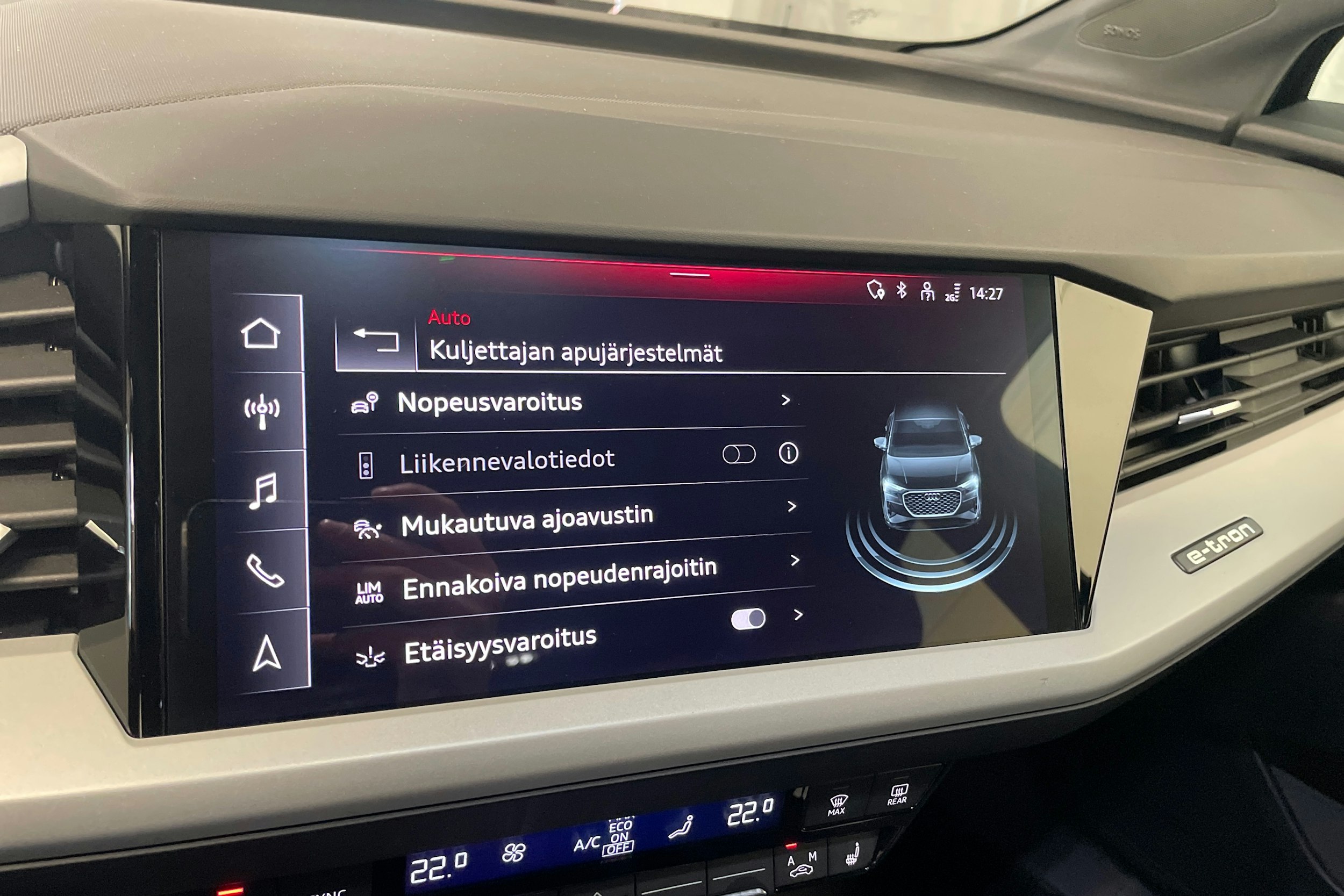 musta Audi Q4 e-tron 2024 kuva 24.