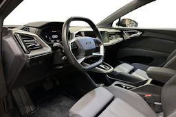 musta Audi Q4 e-tron 2024 kuva 3.