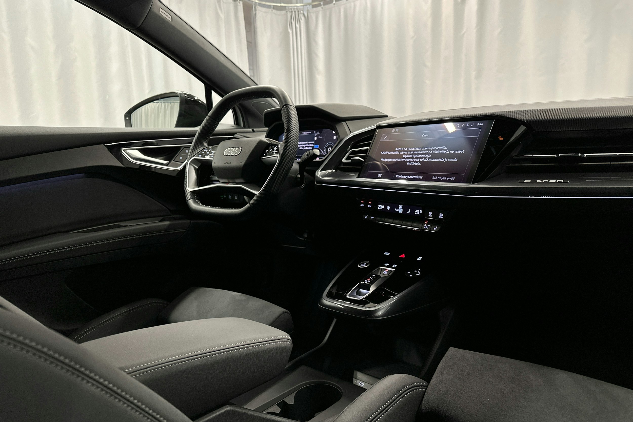 valkoinen Audi Q4 e-tron 2024 kuva 7.