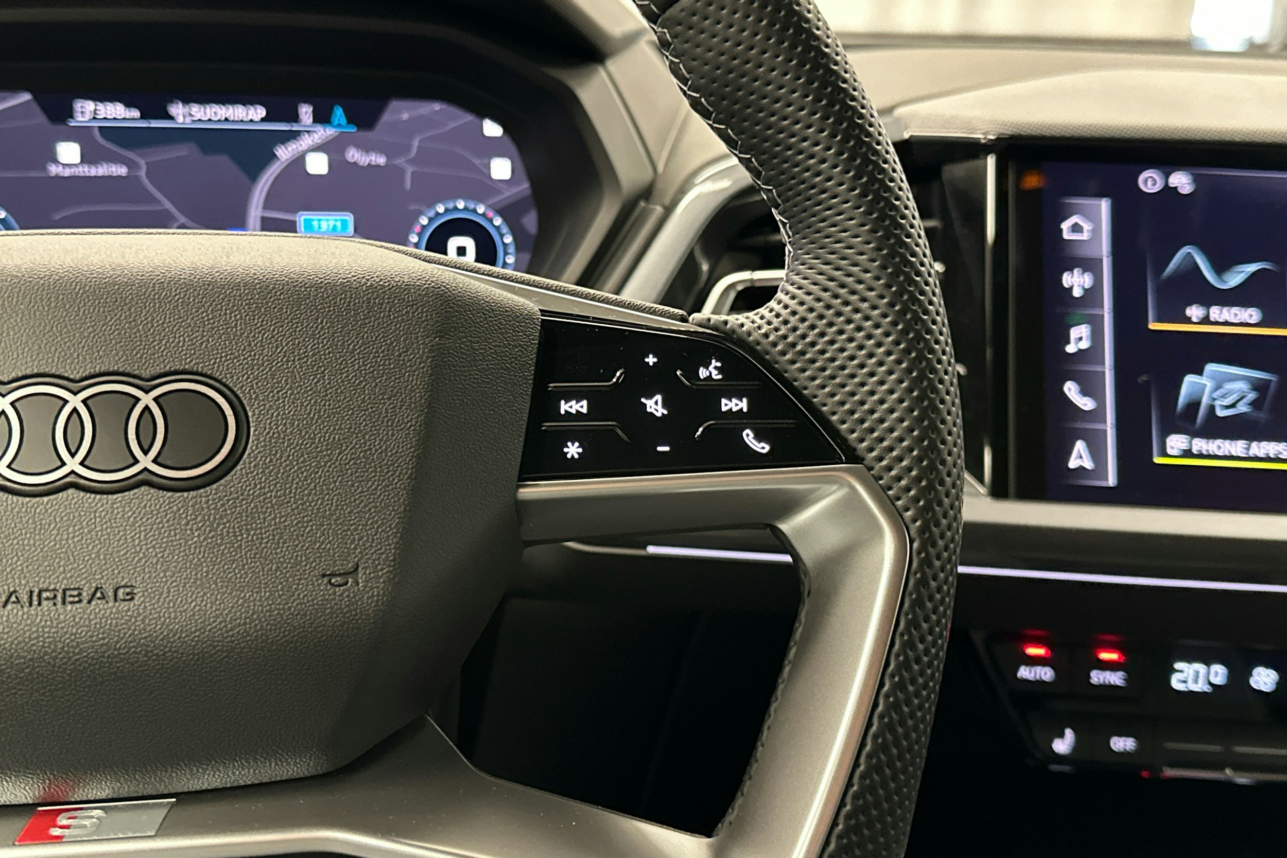 valkoinen Audi Q4 e-tron 2024 kuva 11.